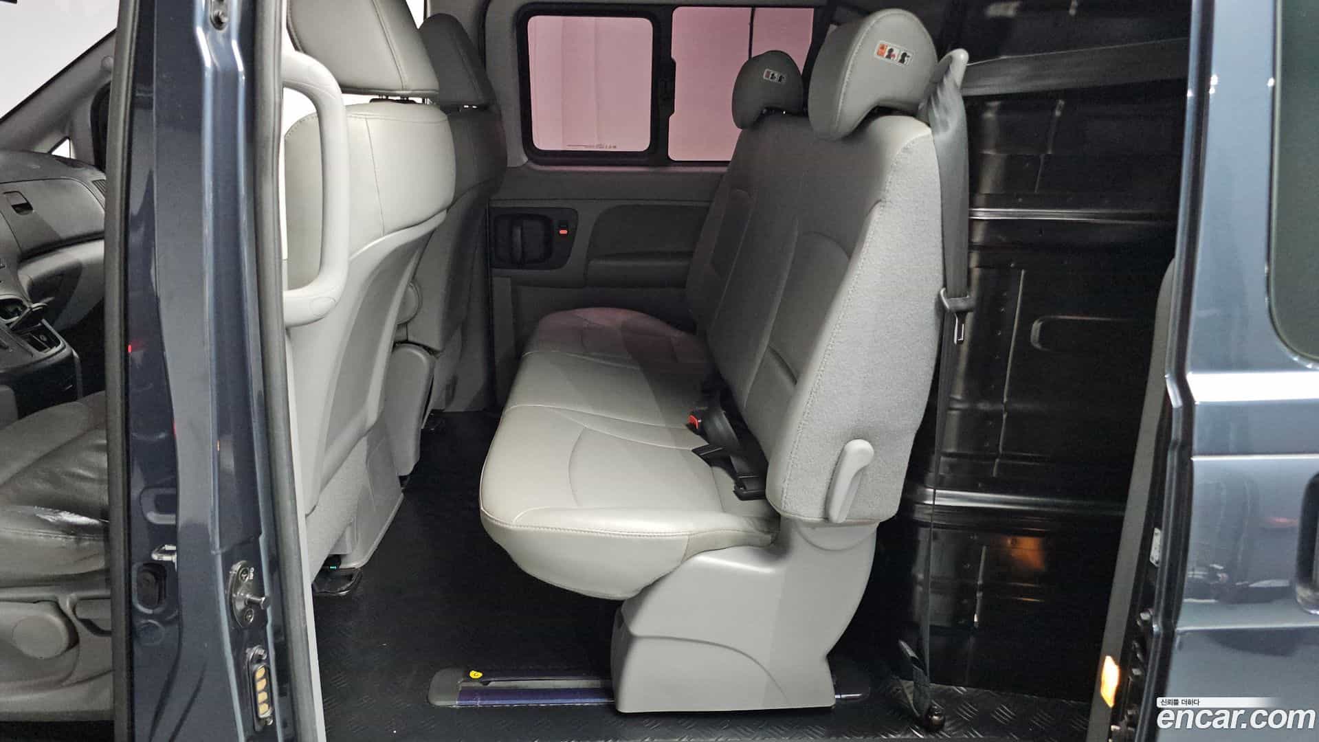 Starex Hyundai 2018.6-OPTION-015