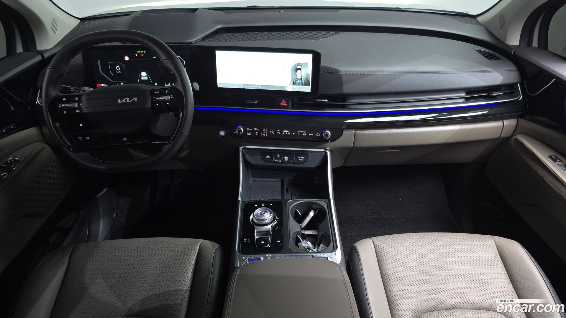 Main__Slider__Photo:Canival Kia 2025.8-6