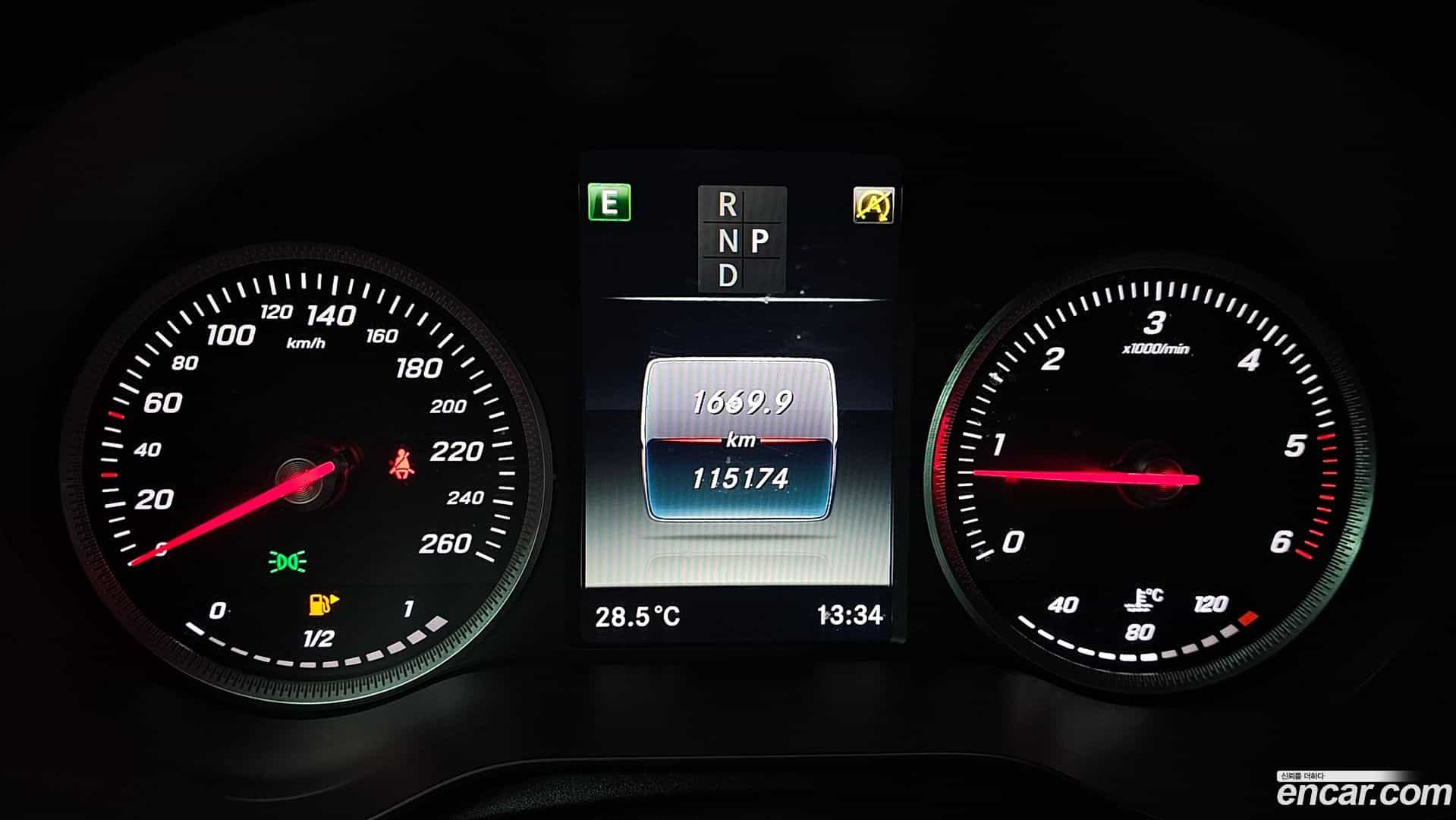 GLC-Class Mercedes-Benz 2018.5-INNER-008