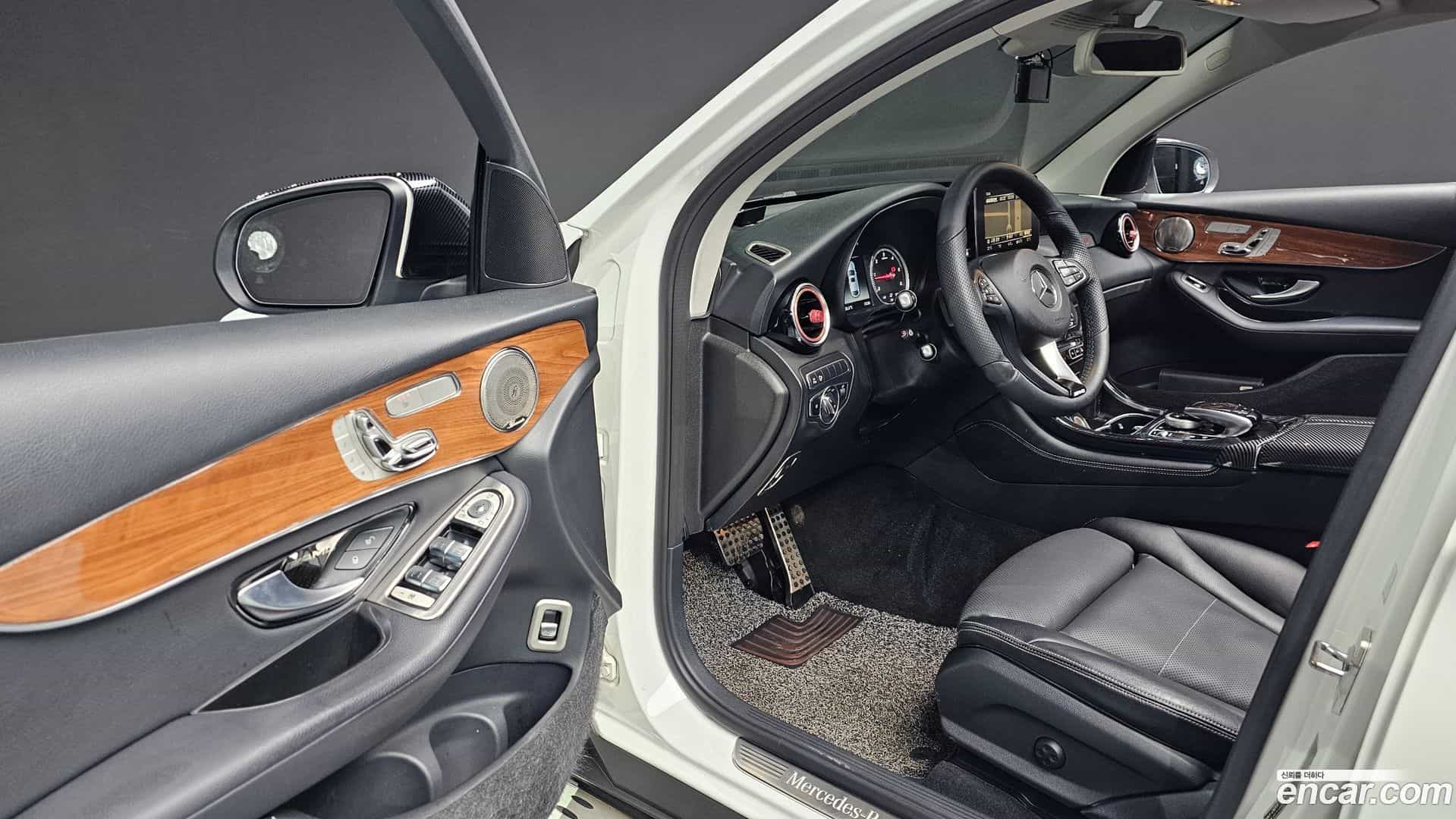 GLC-Class Mercedes-Benz 2018.5-OPTION-016