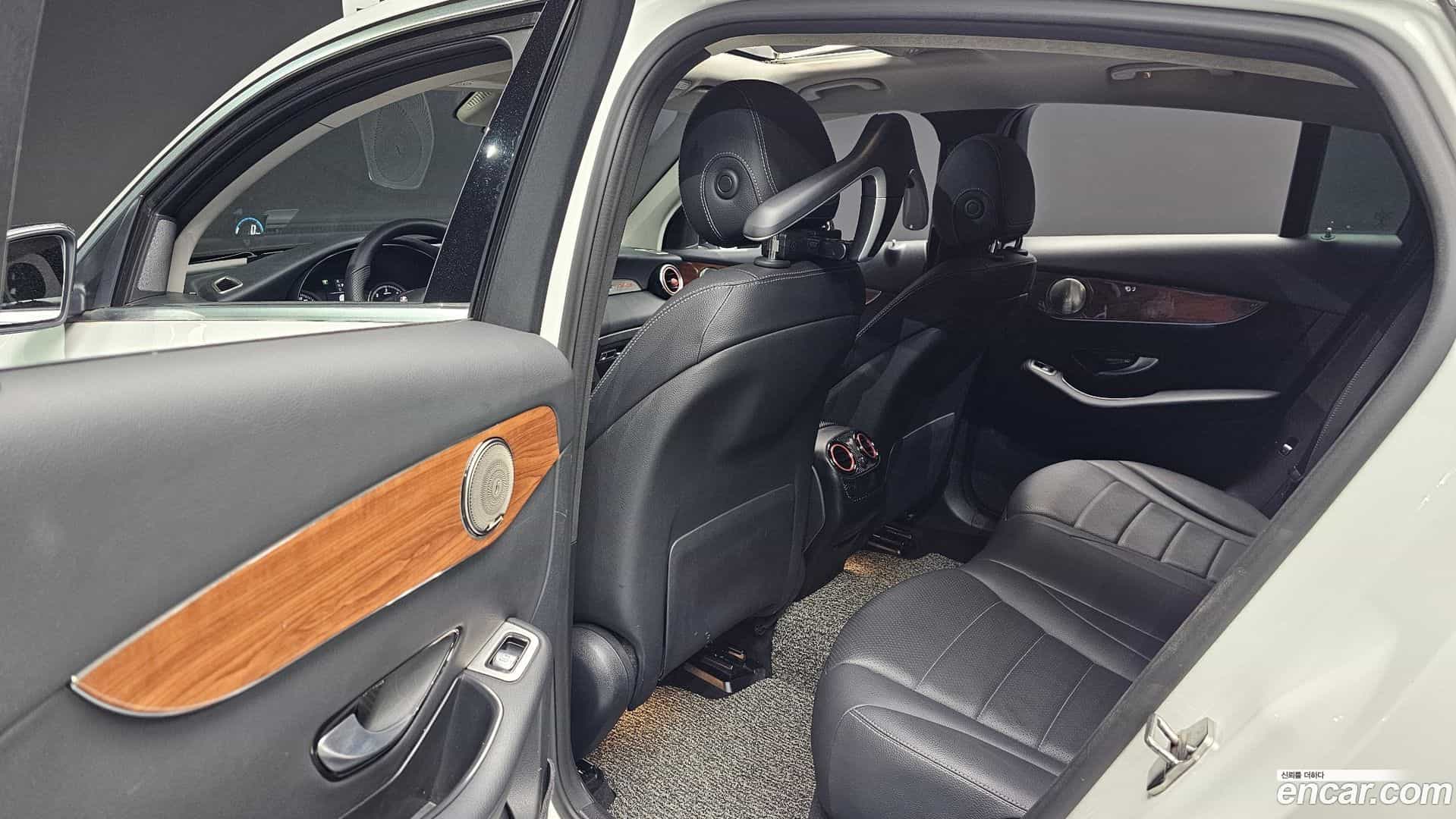 GLC-Class Mercedes-Benz 2018.5-OPTION-022