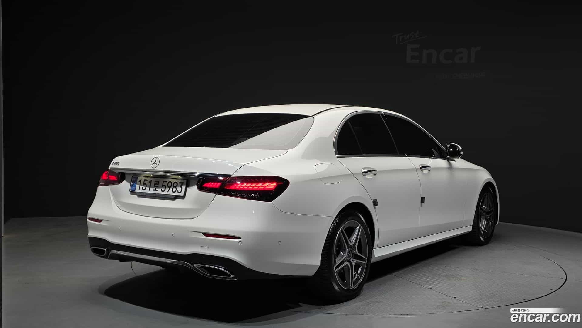 E-Class Mercedes-Benz 2022.9-OUTER-002