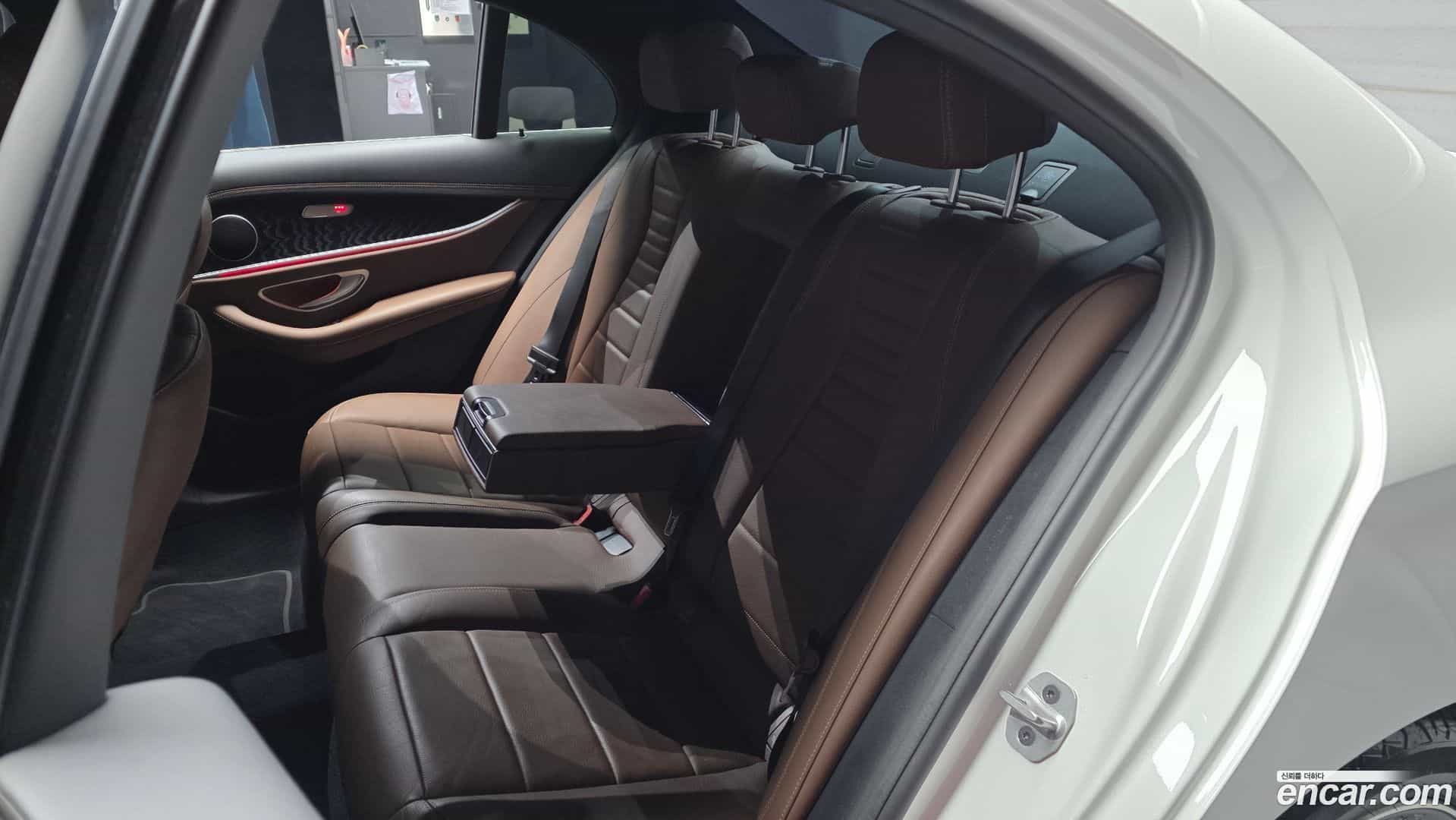 E-Class Mercedes-Benz 2022.9-OPTION-016