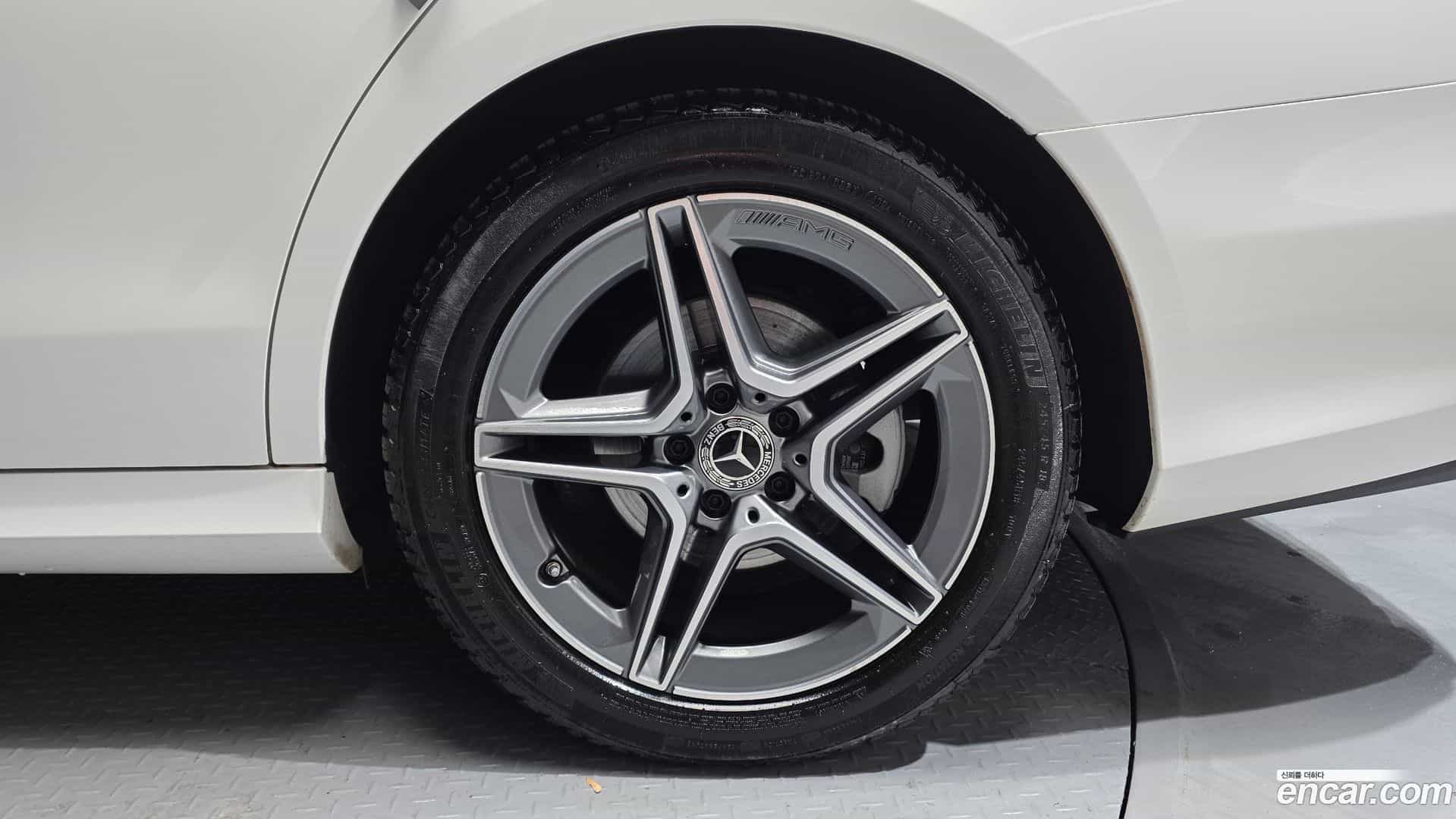 E-Class Mercedes-Benz 2022.9-OUTER-031
