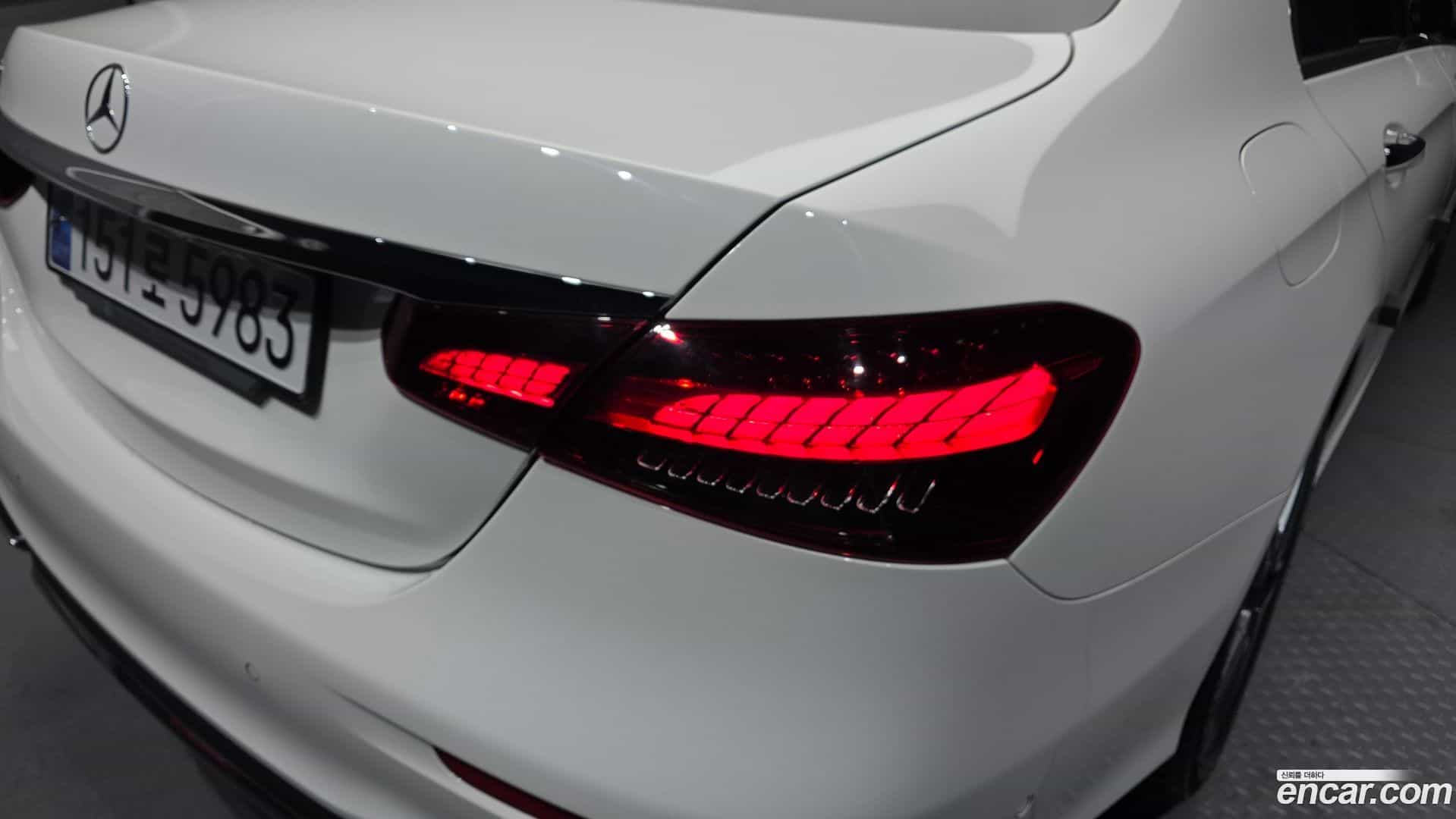 E-Class Mercedes-Benz 2022.9-OUTER-033