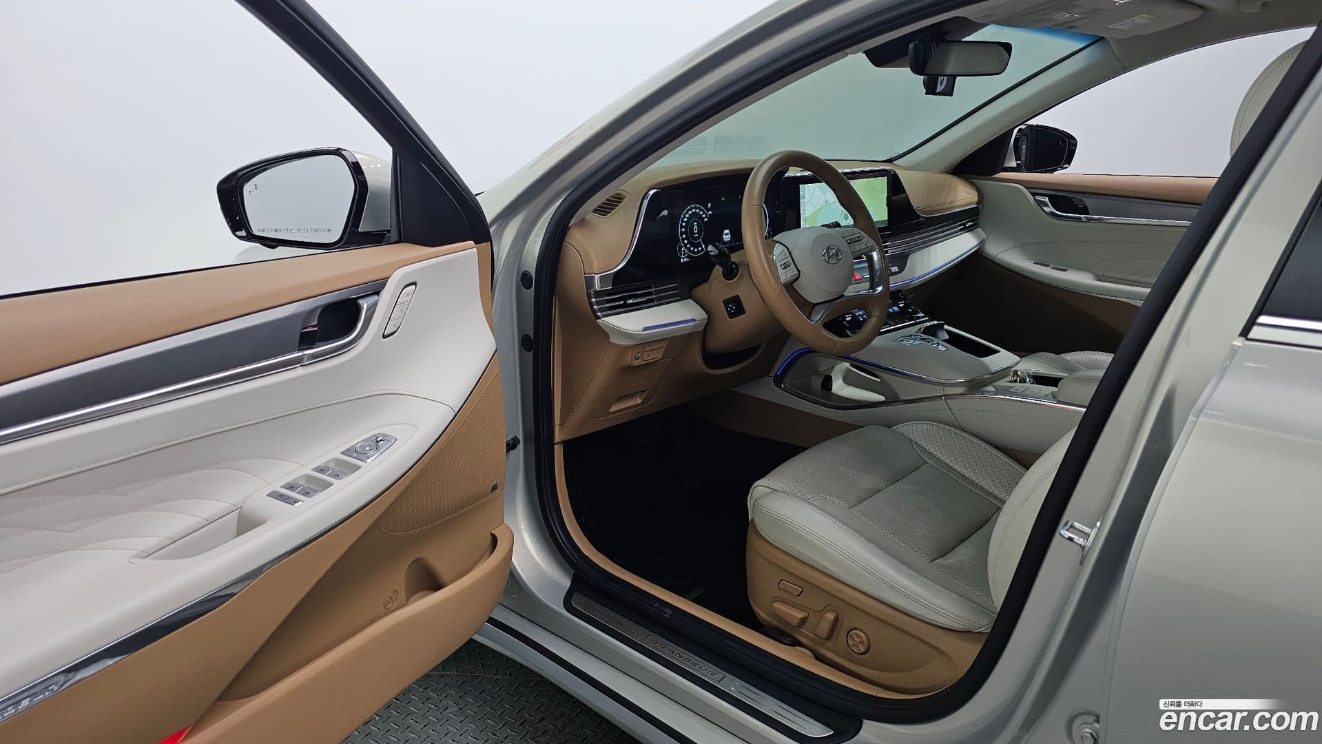 Main__Slider__Photo:Grandeur Hyundai 2020.10-0