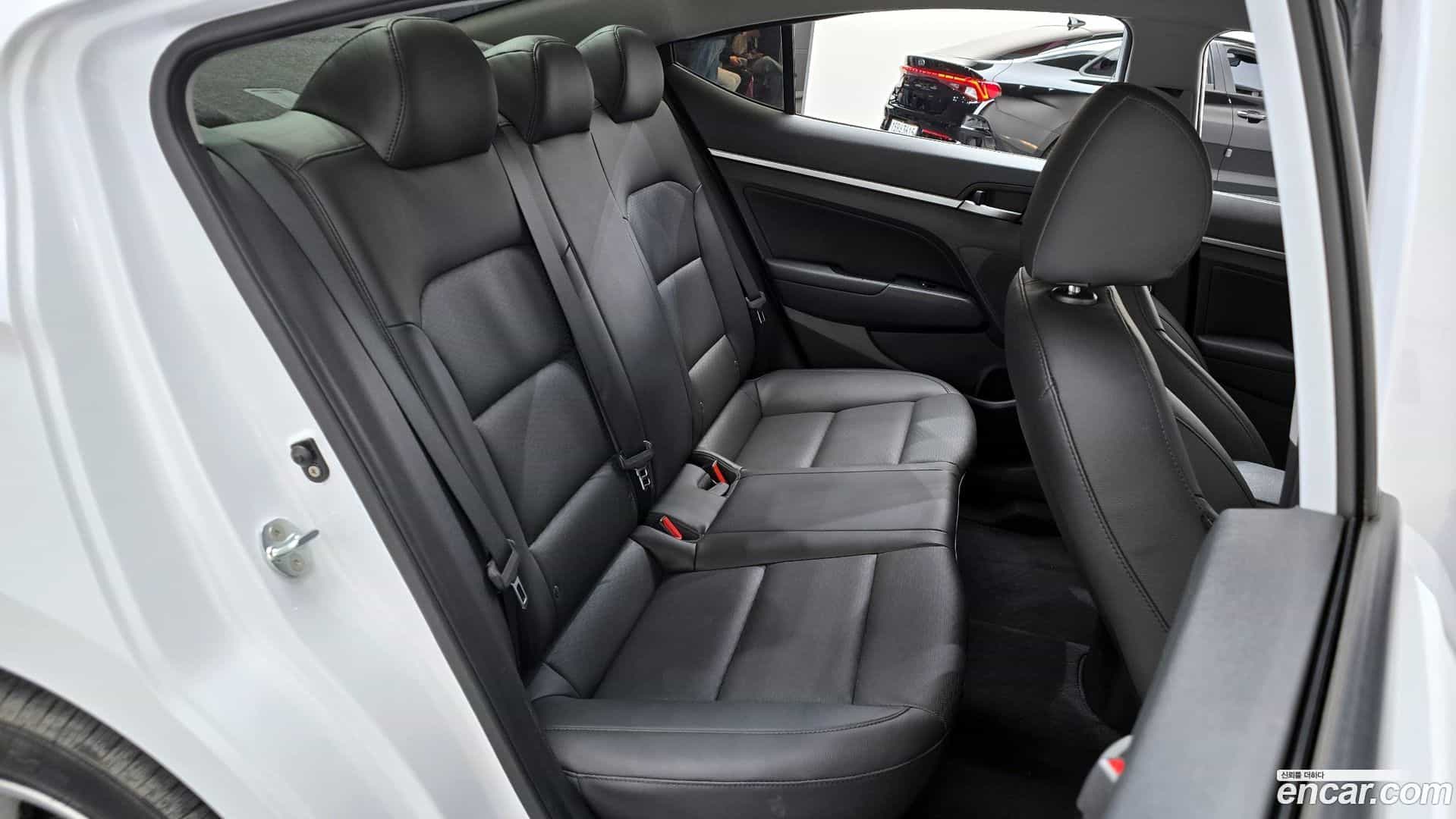 AVANTE Hyundai 2019.9-OPTION-015