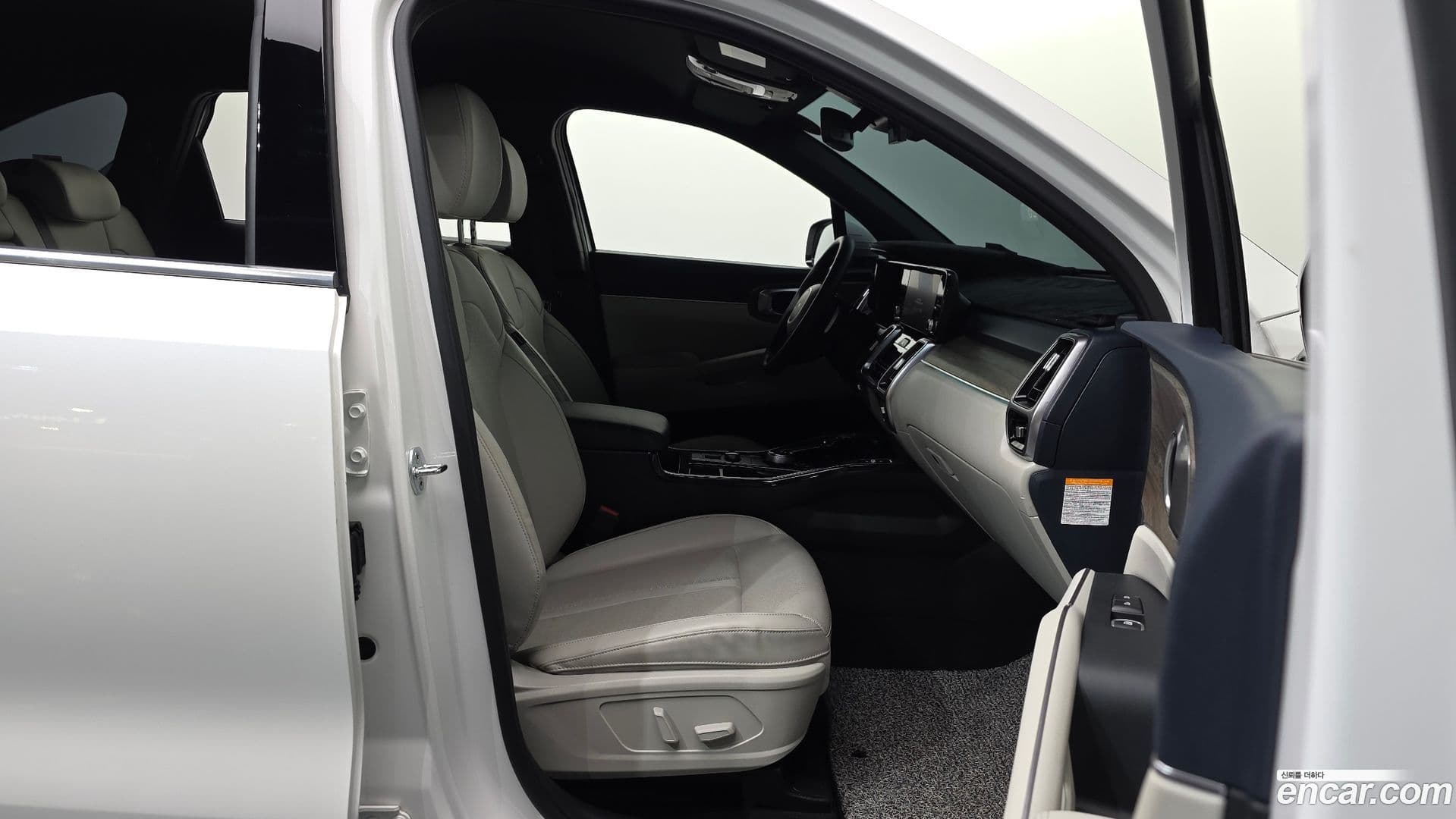 Main__Slider__Photo:Sorento Kia 2022.1-10