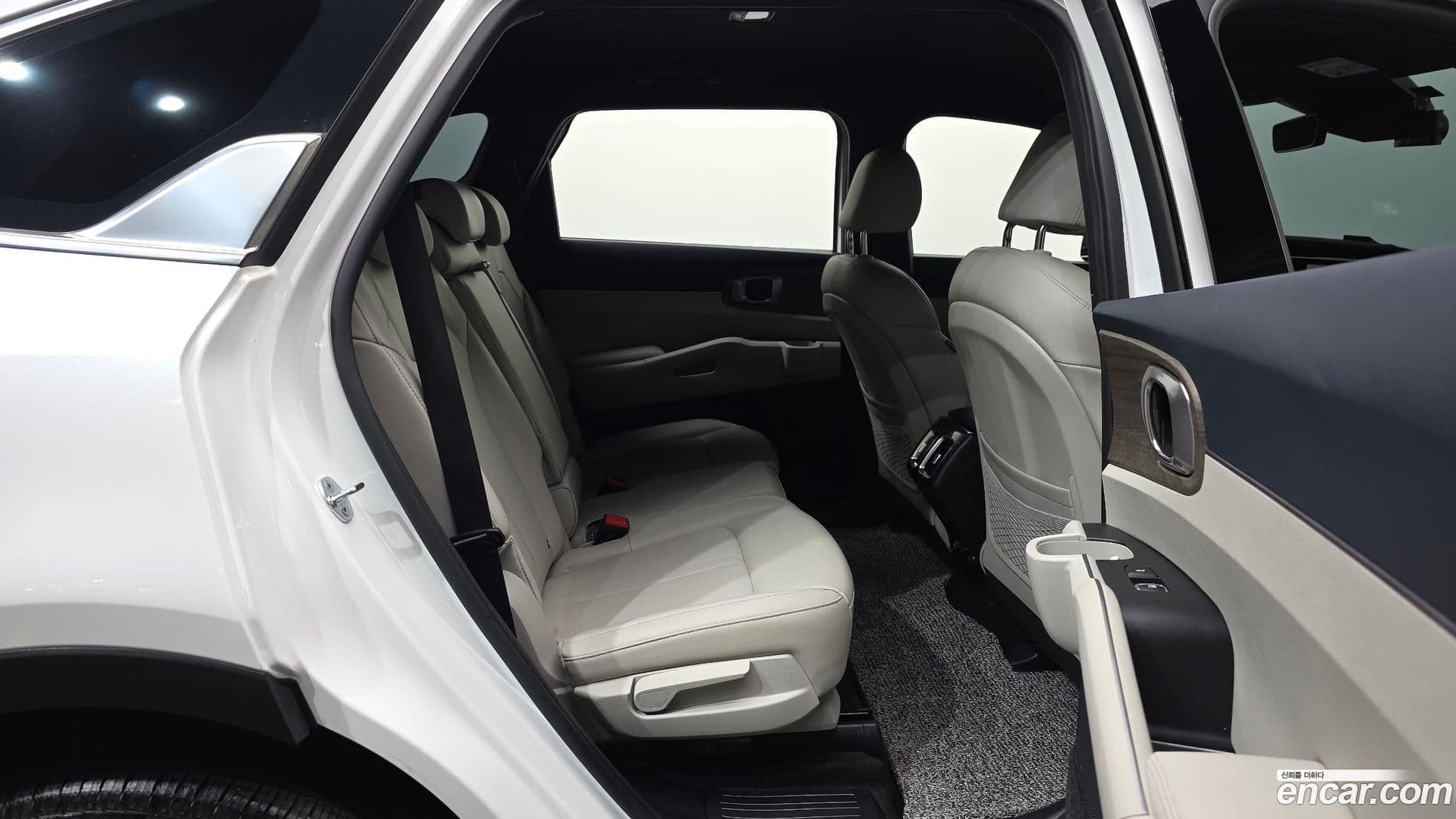 Main__Slider__Photo:Sorento Kia 2022.1-11