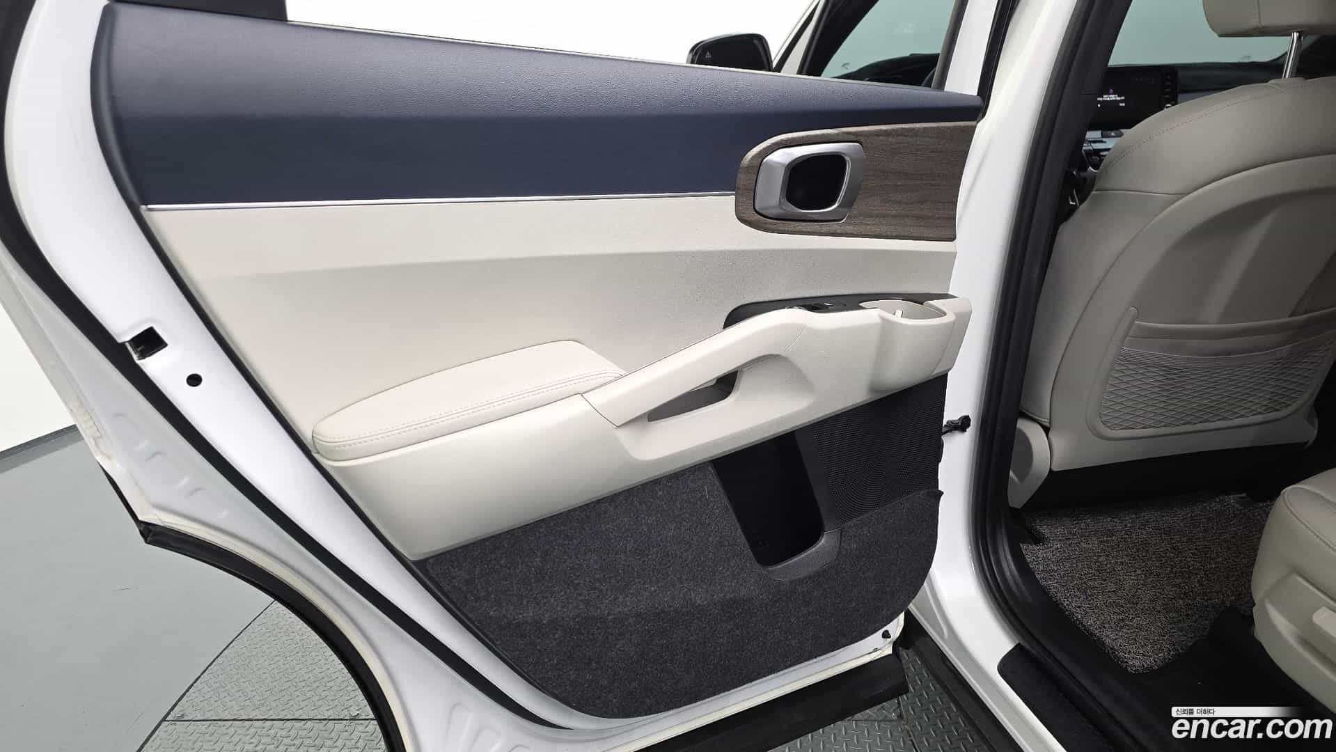 Sorento Kia 2022.1-INNER-035