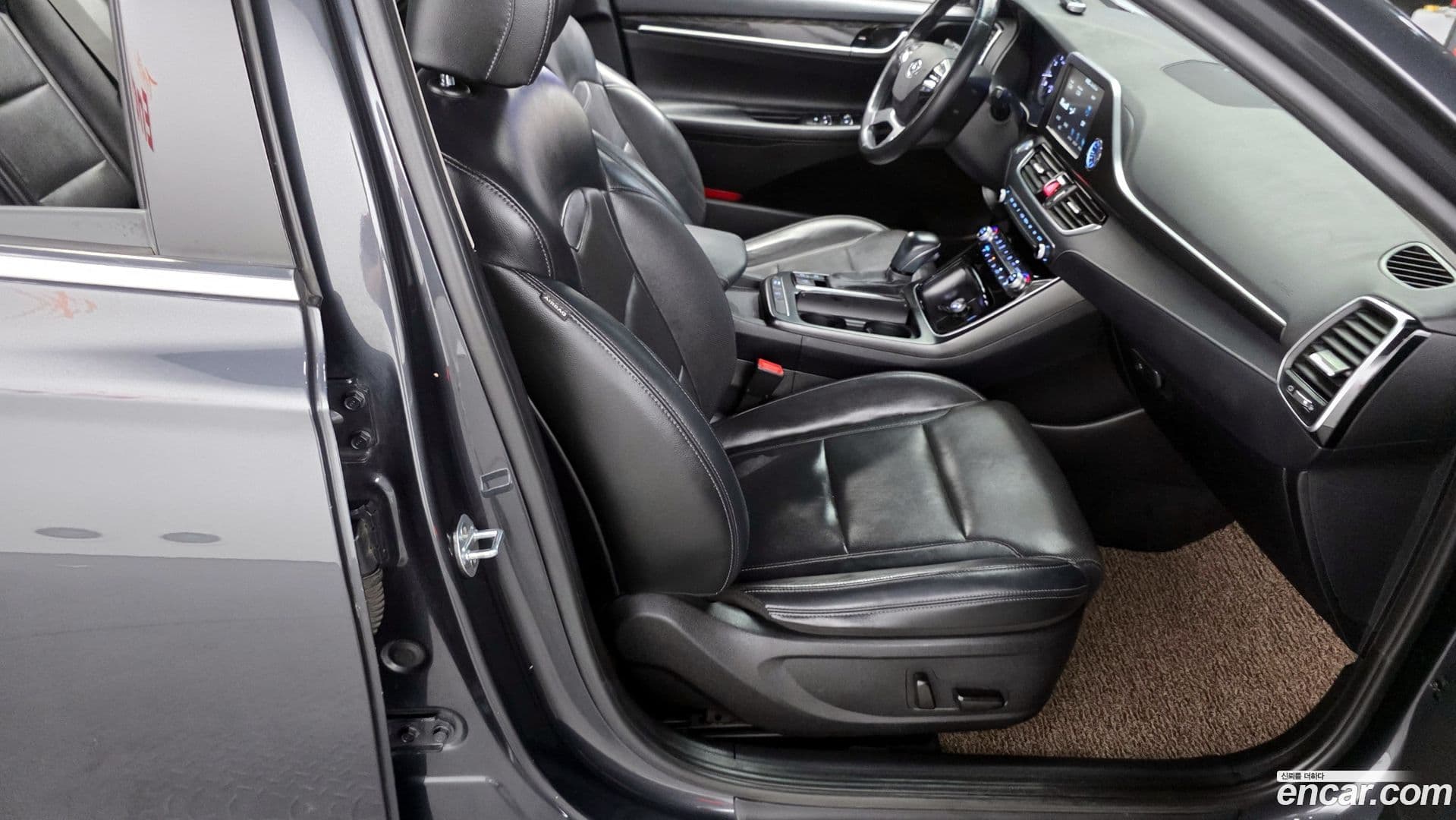 Main__Slider__Photo:Grandeur Hyundai 2018.5-25