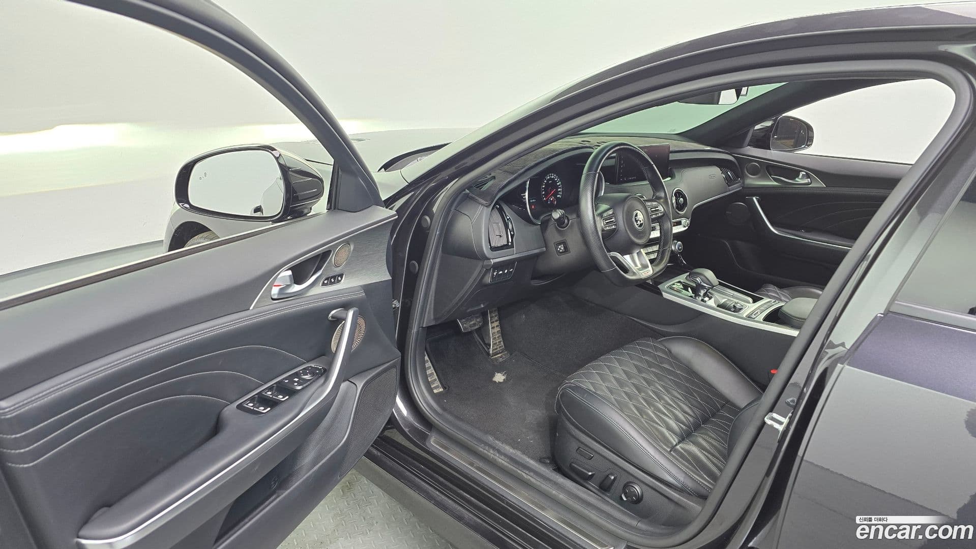Main__Slider__Photo:Stinger Kia 2021.2-9