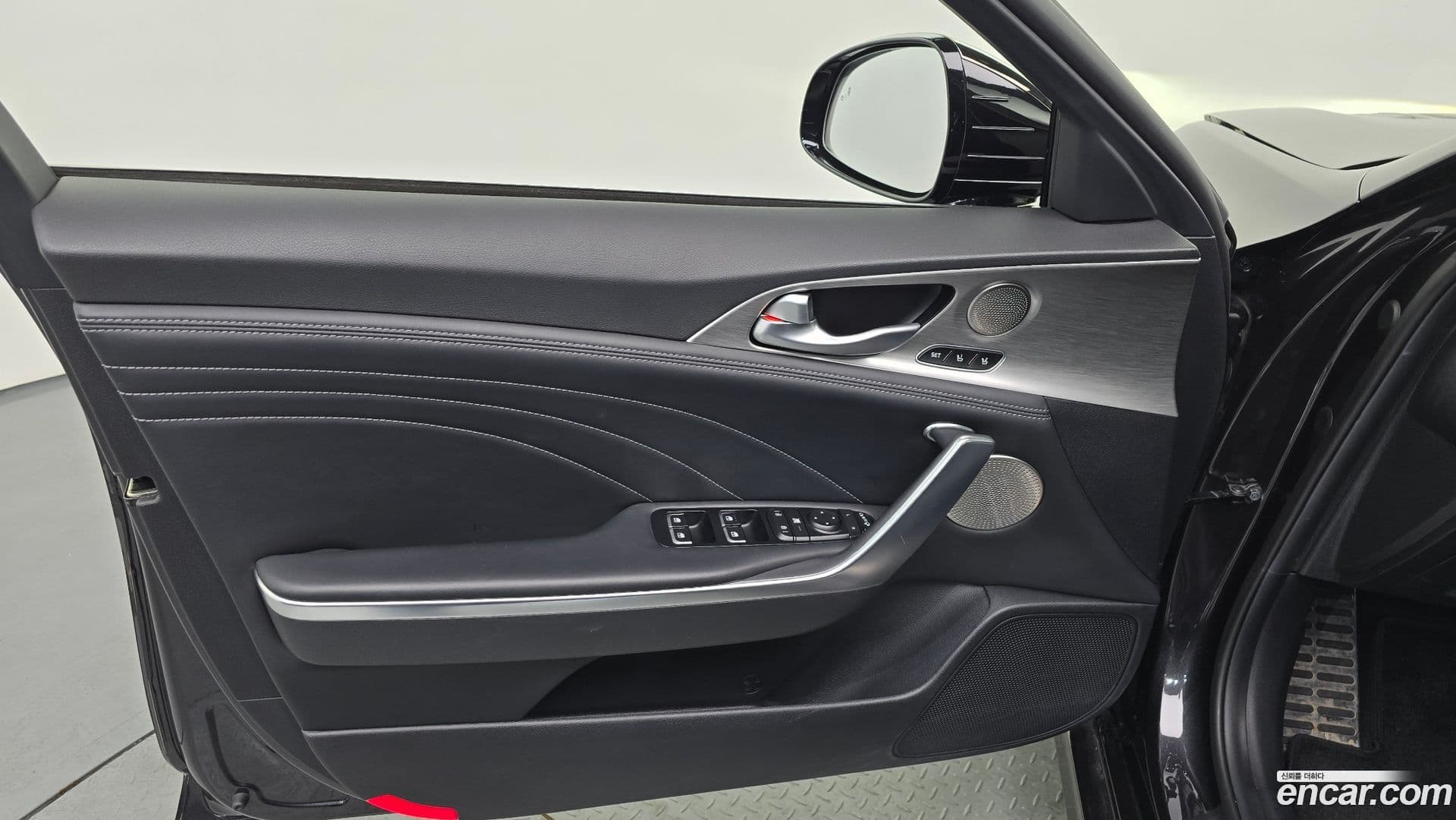 Main__Slider__Photo:Stinger Kia 2021.2-23