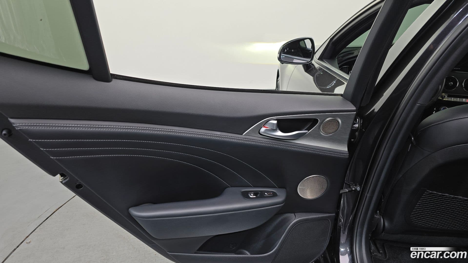 Main__Slider__Photo:Stinger Kia 2021.2-24