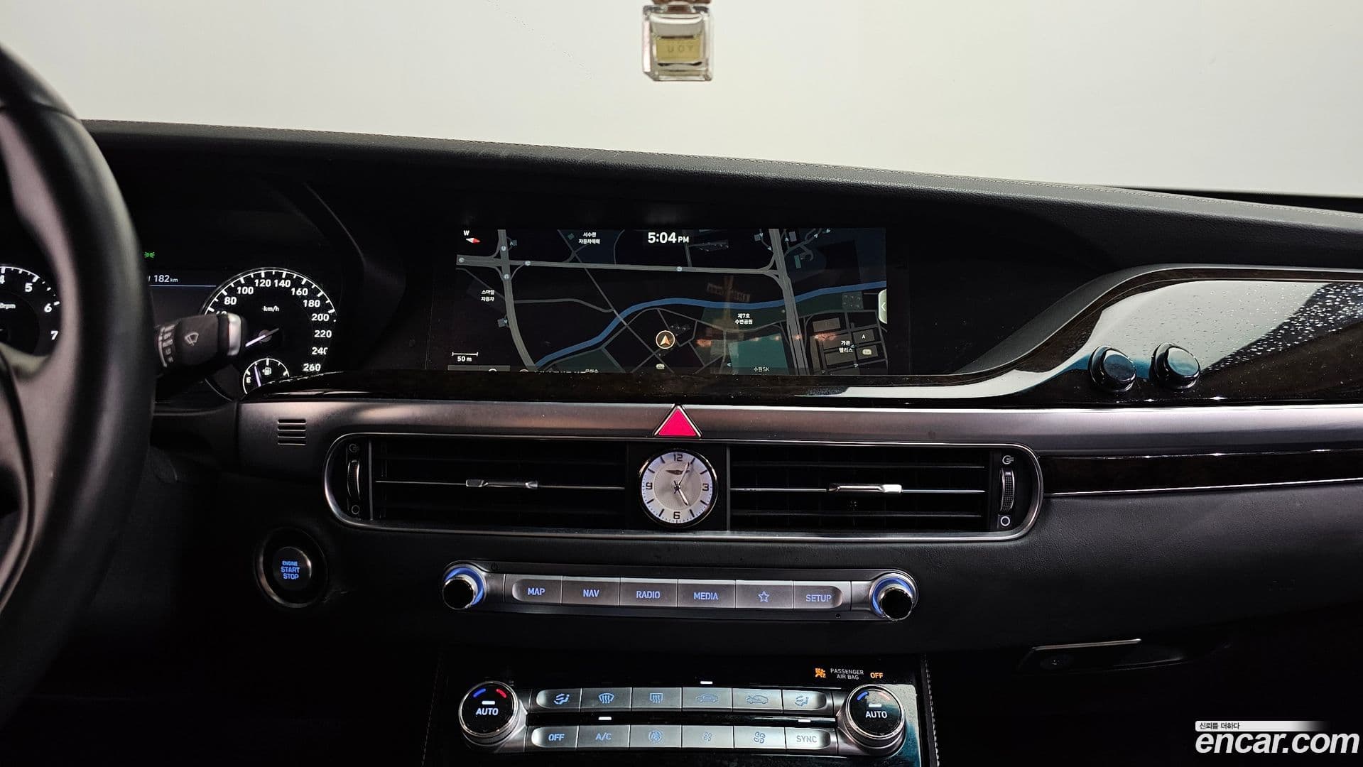 Main__Slider__Photo:G90 Genesis 2019.10-12