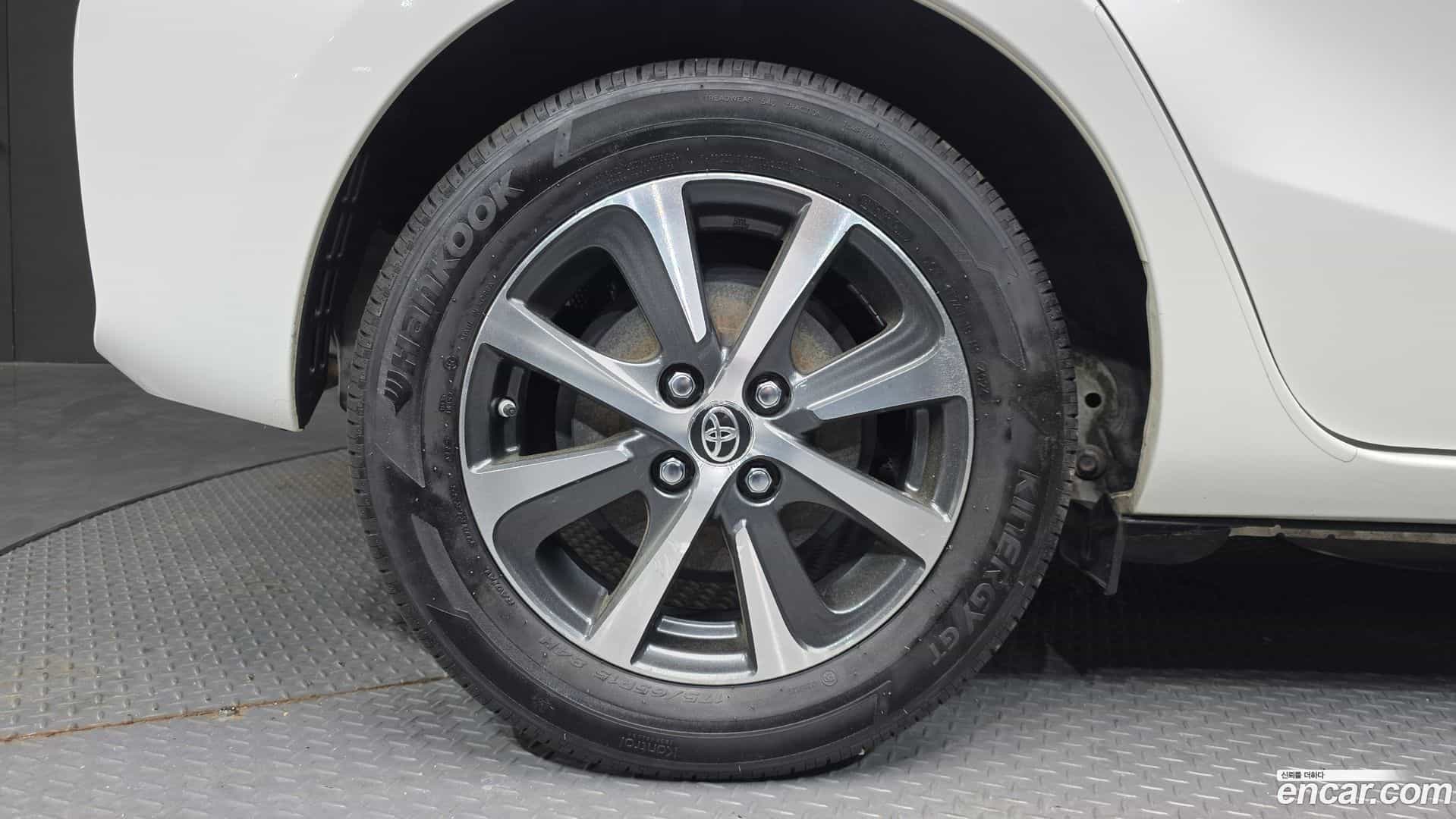 Prius Toyota 2019.4-OUTER-005