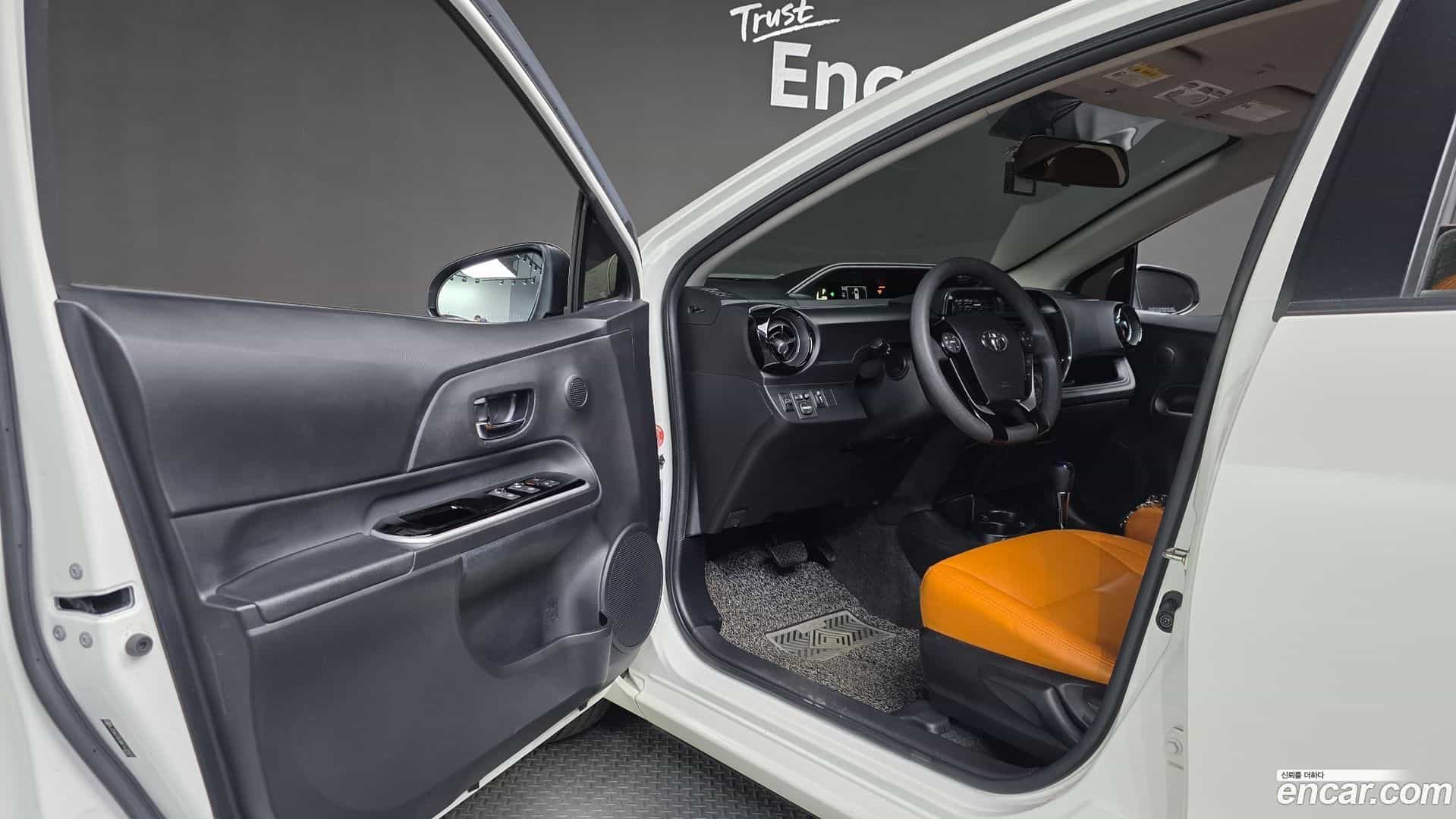 Prius Toyota 2019.4-INNER-010