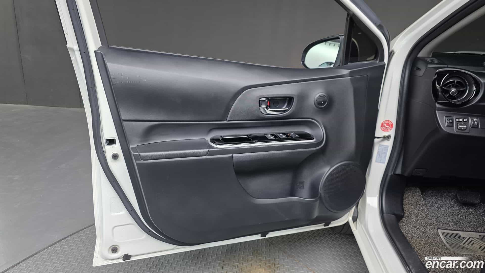 Prius Toyota 2019.4-INNER-034