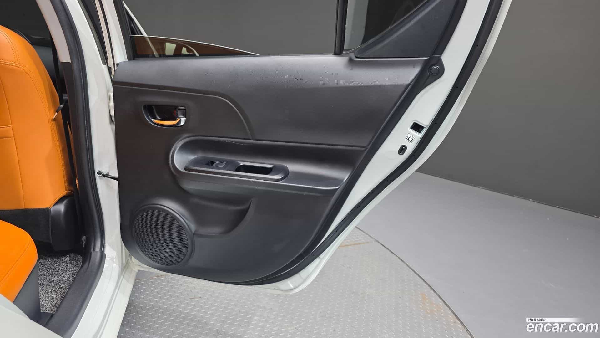 Prius Toyota 2019.4-INNER-035