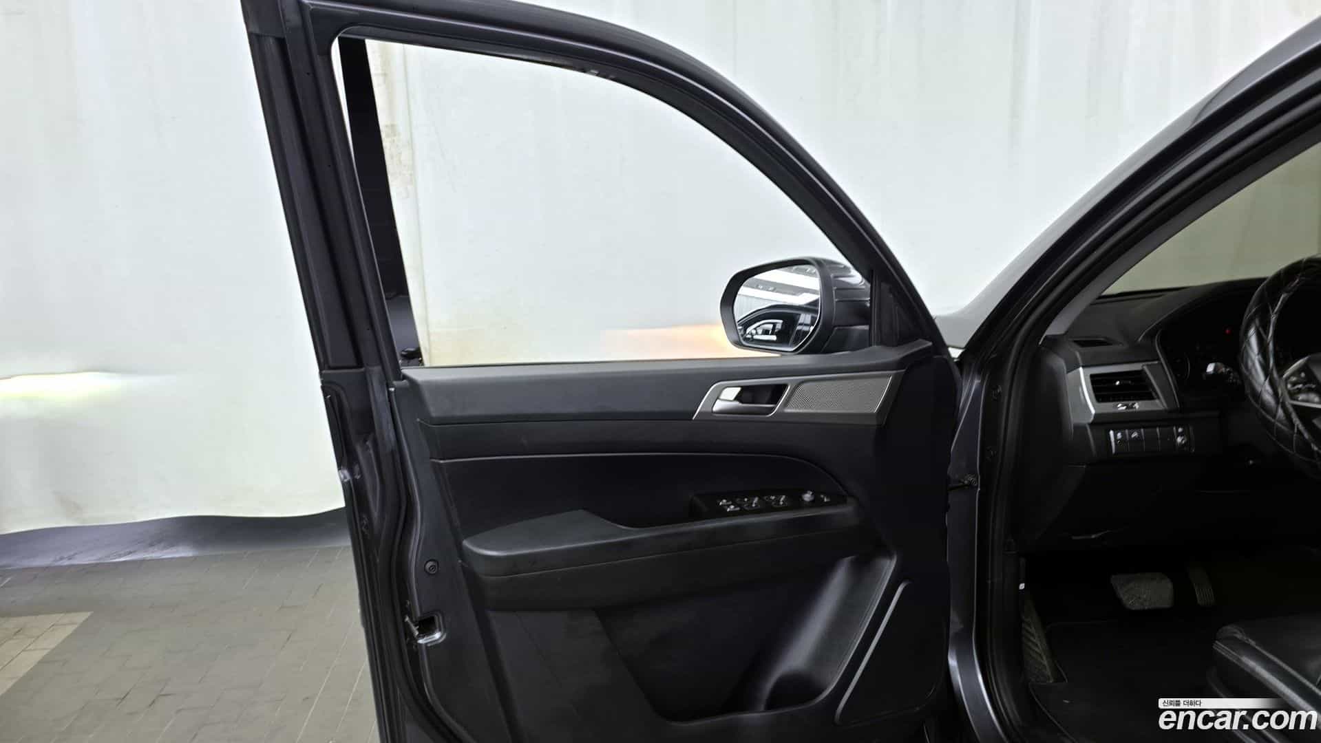 Rexton KG Mobility 2018.0-INNER-034