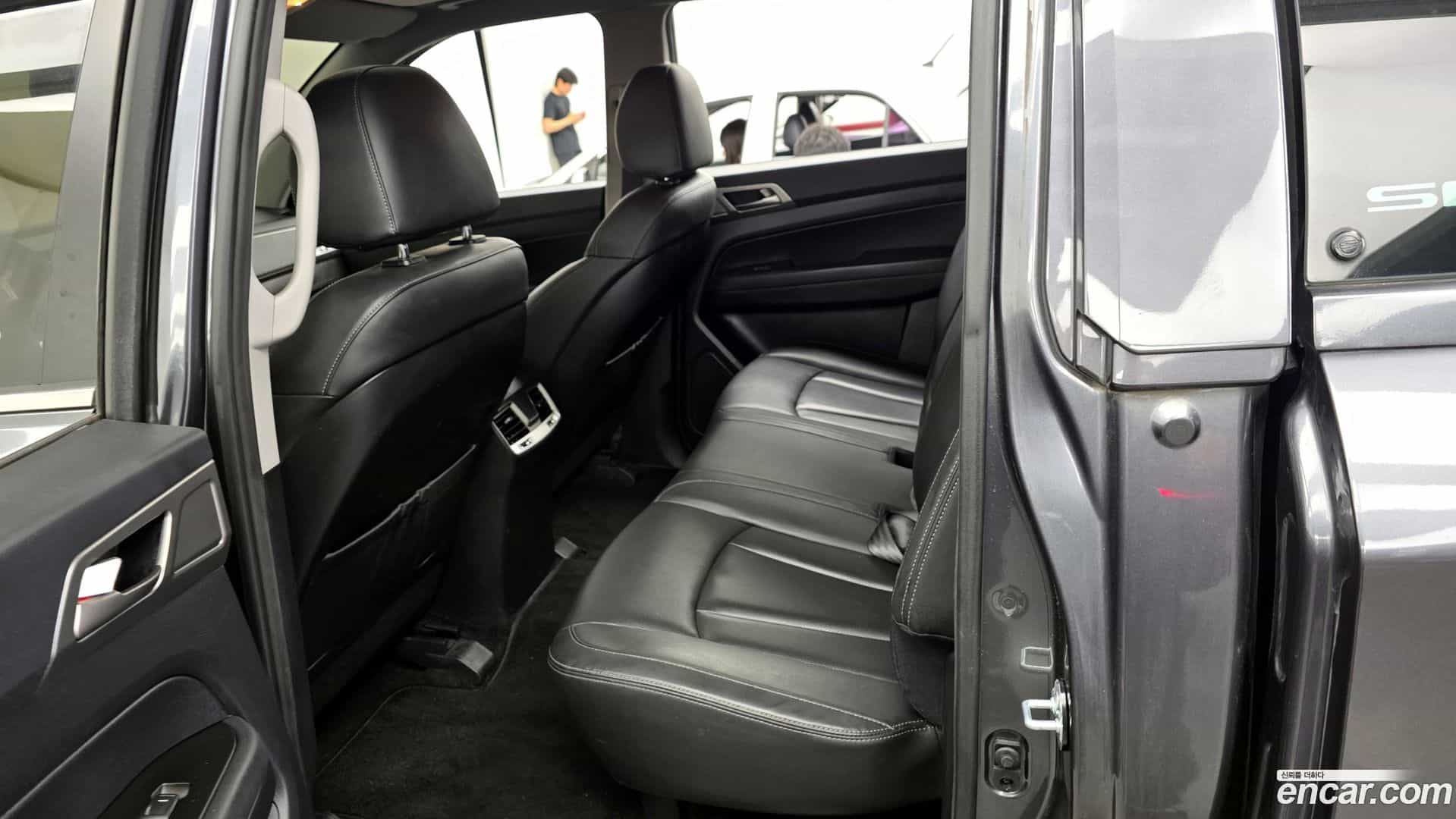 Rexton KG Mobility 2018.0-INNER-036