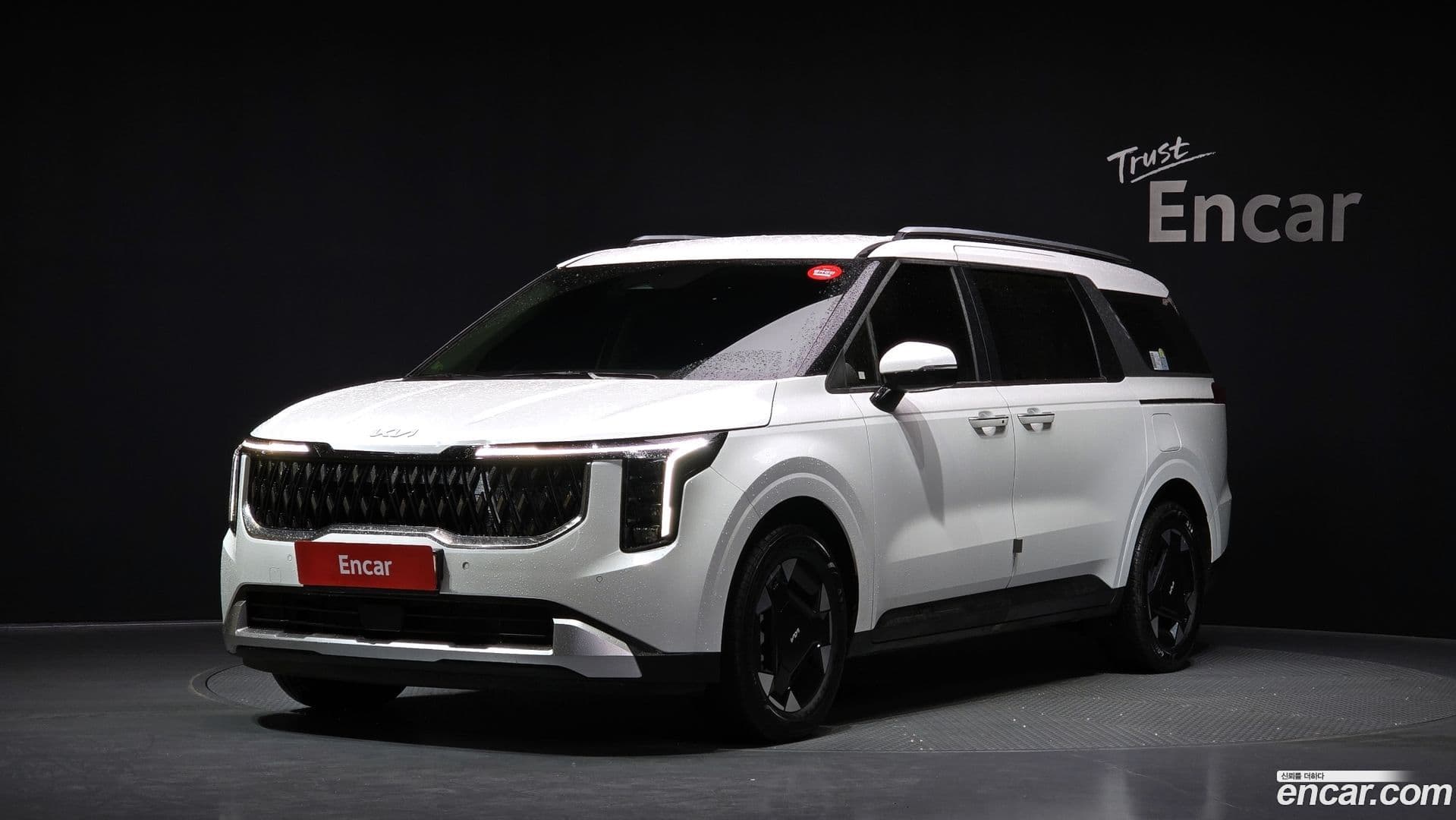 Main__Slider__Photo:Canival Kia 2025.4-0