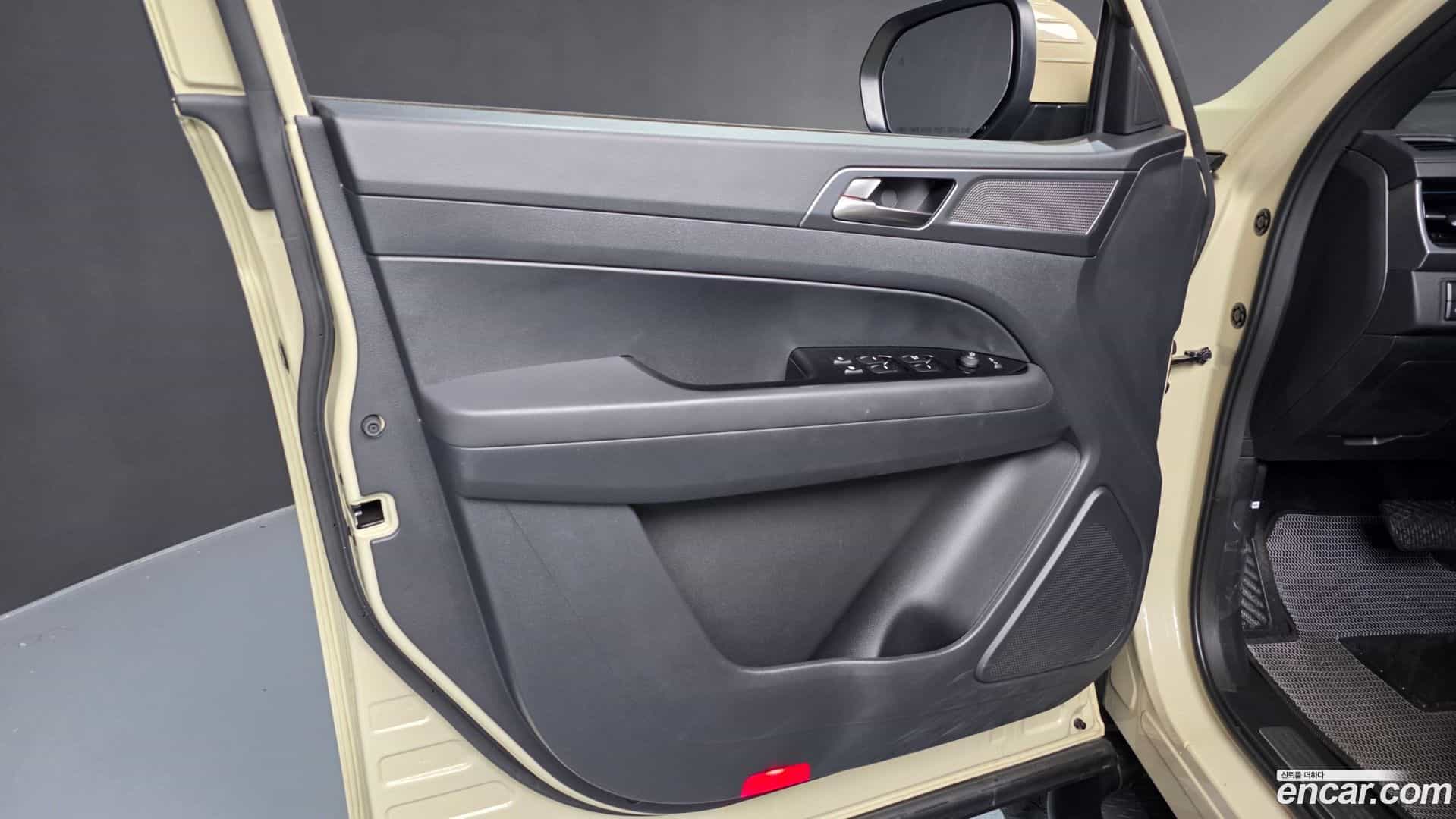 Rexton KG Mobility 2024.7-INNER-034