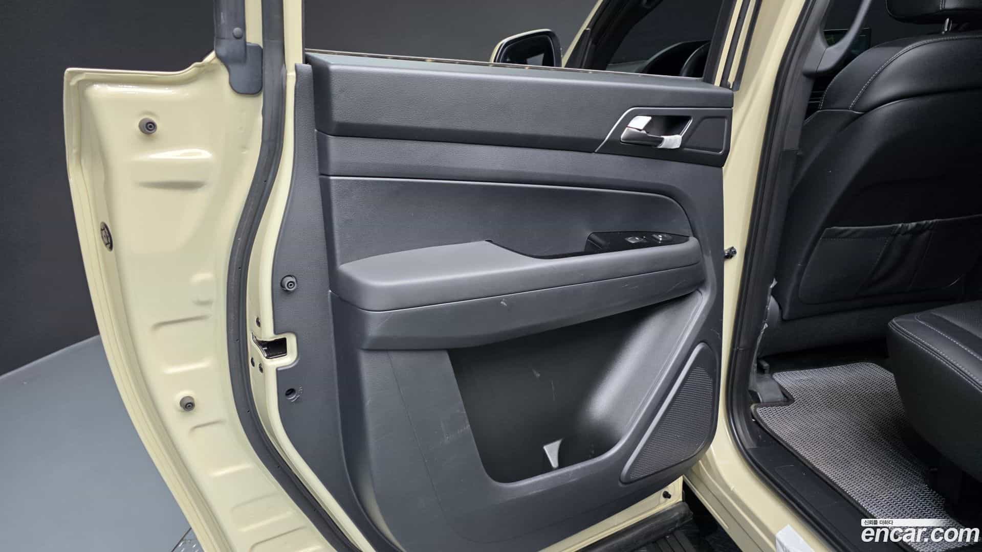 Rexton KG Mobility 2024.7-INNER-035