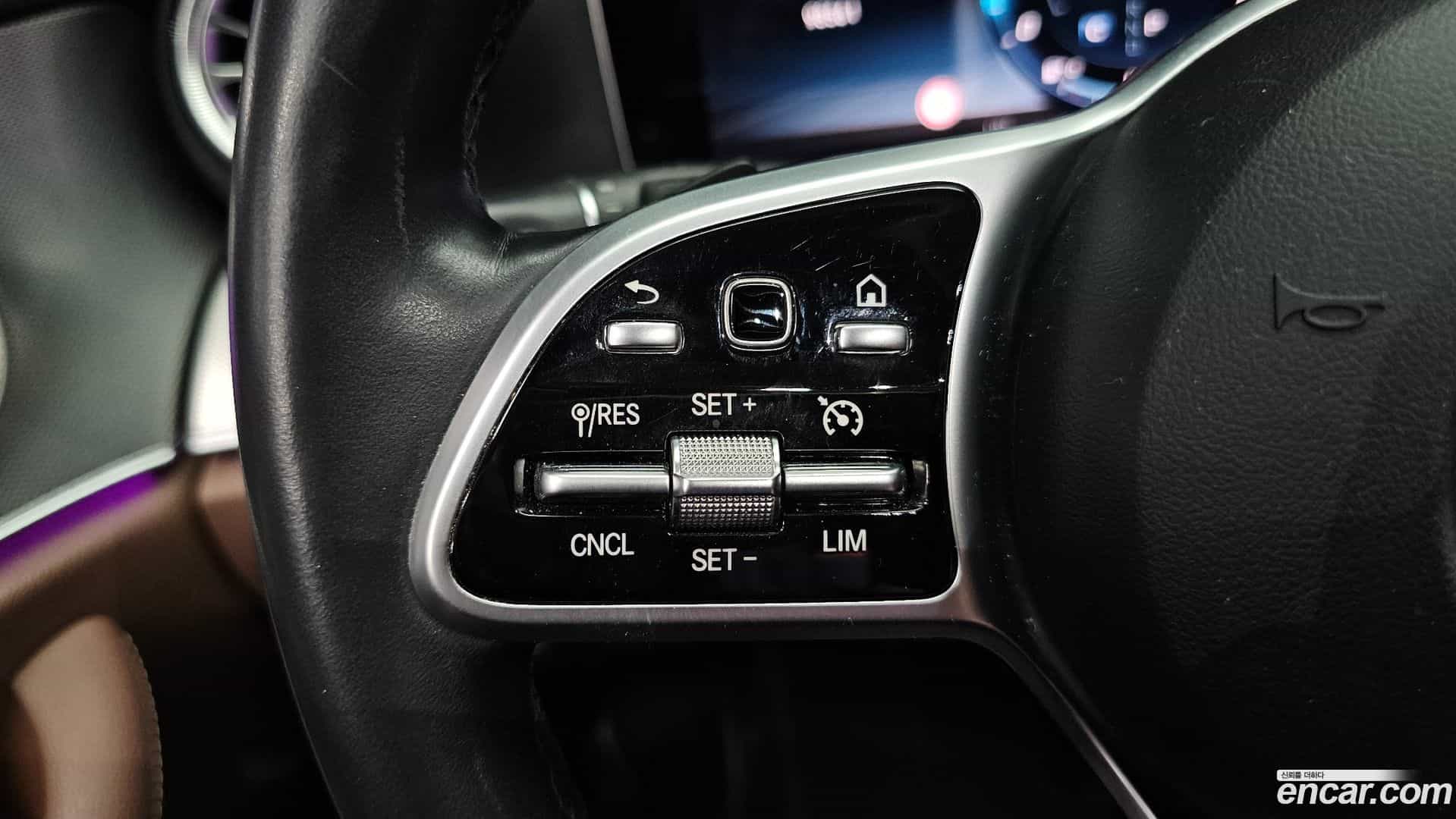 E-Class Mercedes-Benz 2019.4-OPTION-040