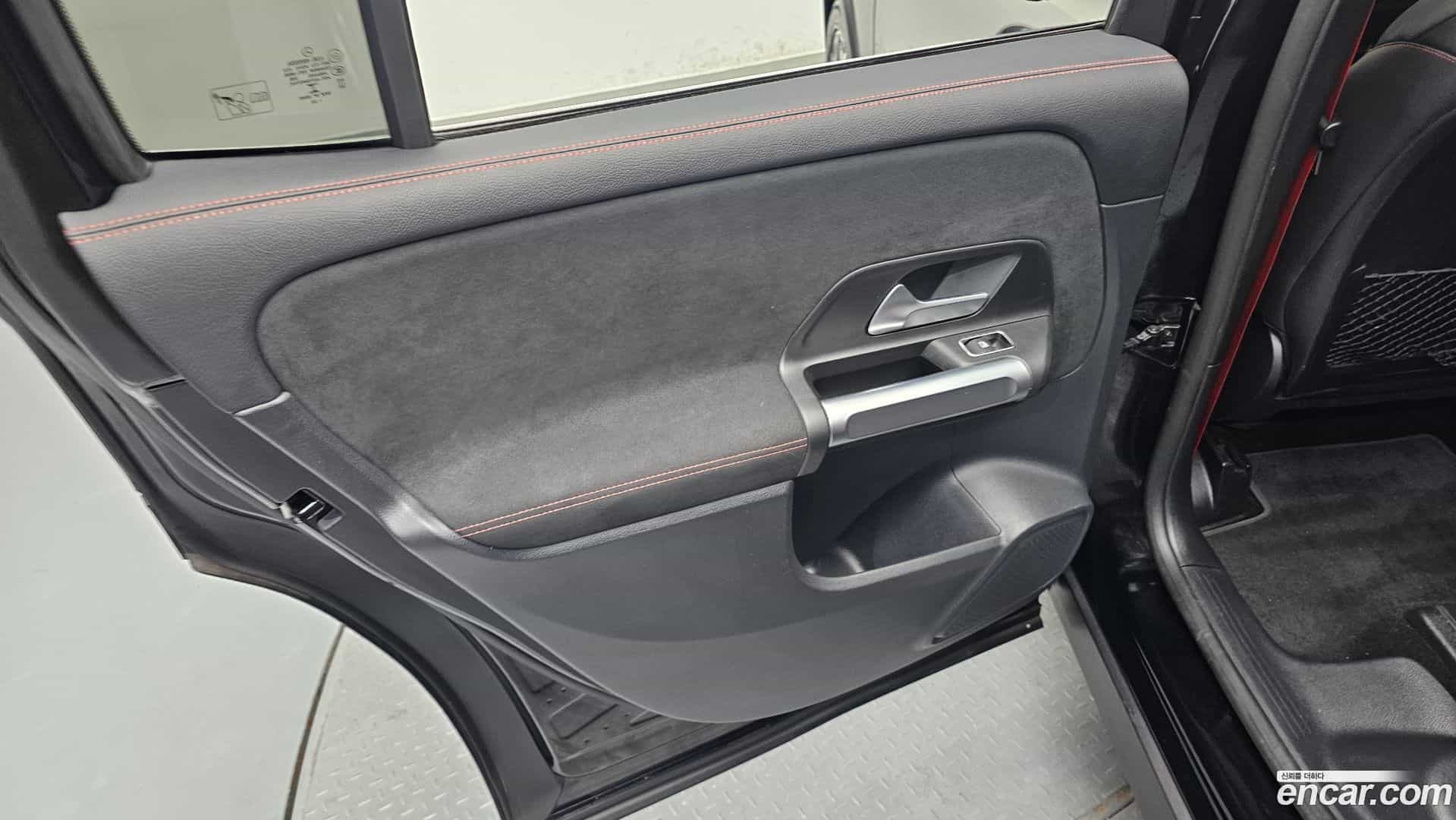 GLB-Class Mercedes-Benz 2022.9-INNER-035