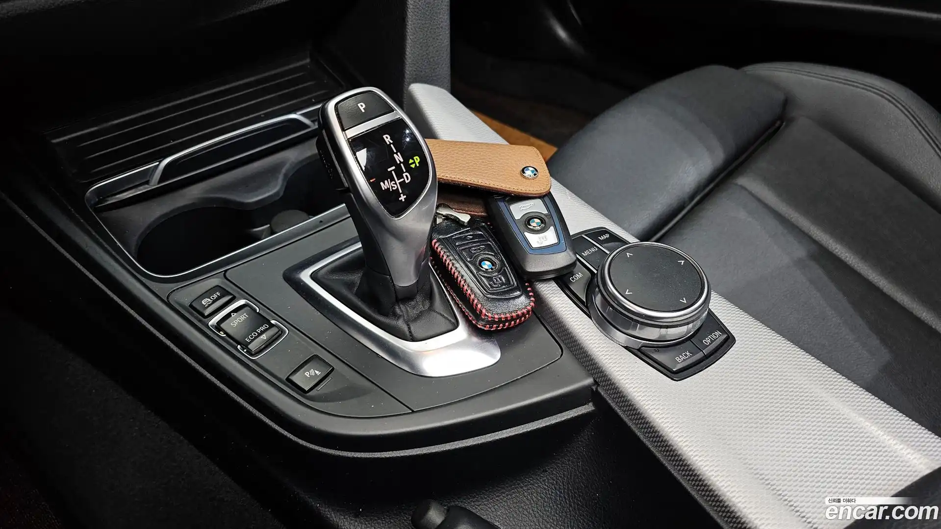 3-Series BMW 2018.10-INNER-009