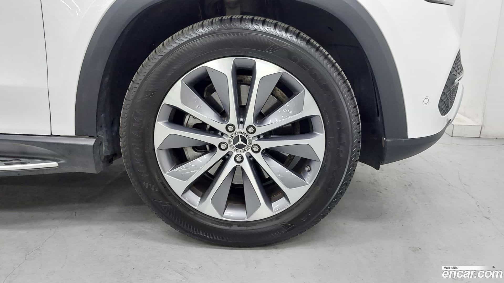 GLE-Class Mercedes-Benz 2023.0-OUTER-005