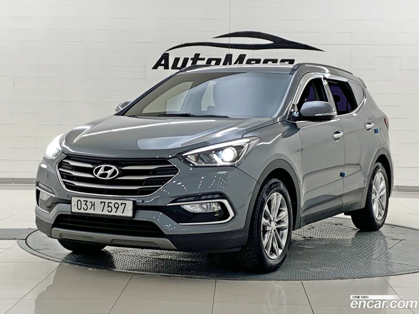 Main__Slider__Photo:Santafe Hyundai 2017.4-0