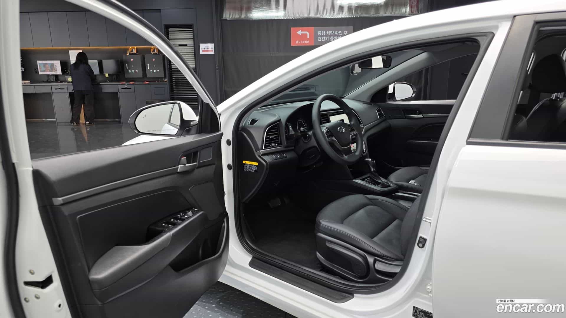 AVANTE Hyundai 2017.7-INNER-010