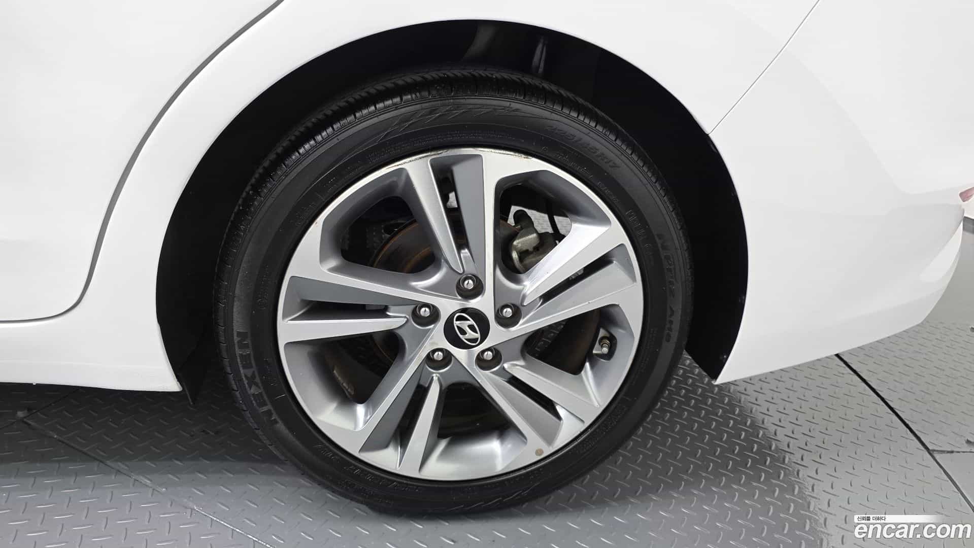 AVANTE Hyundai 2017.7-OUTER-031
