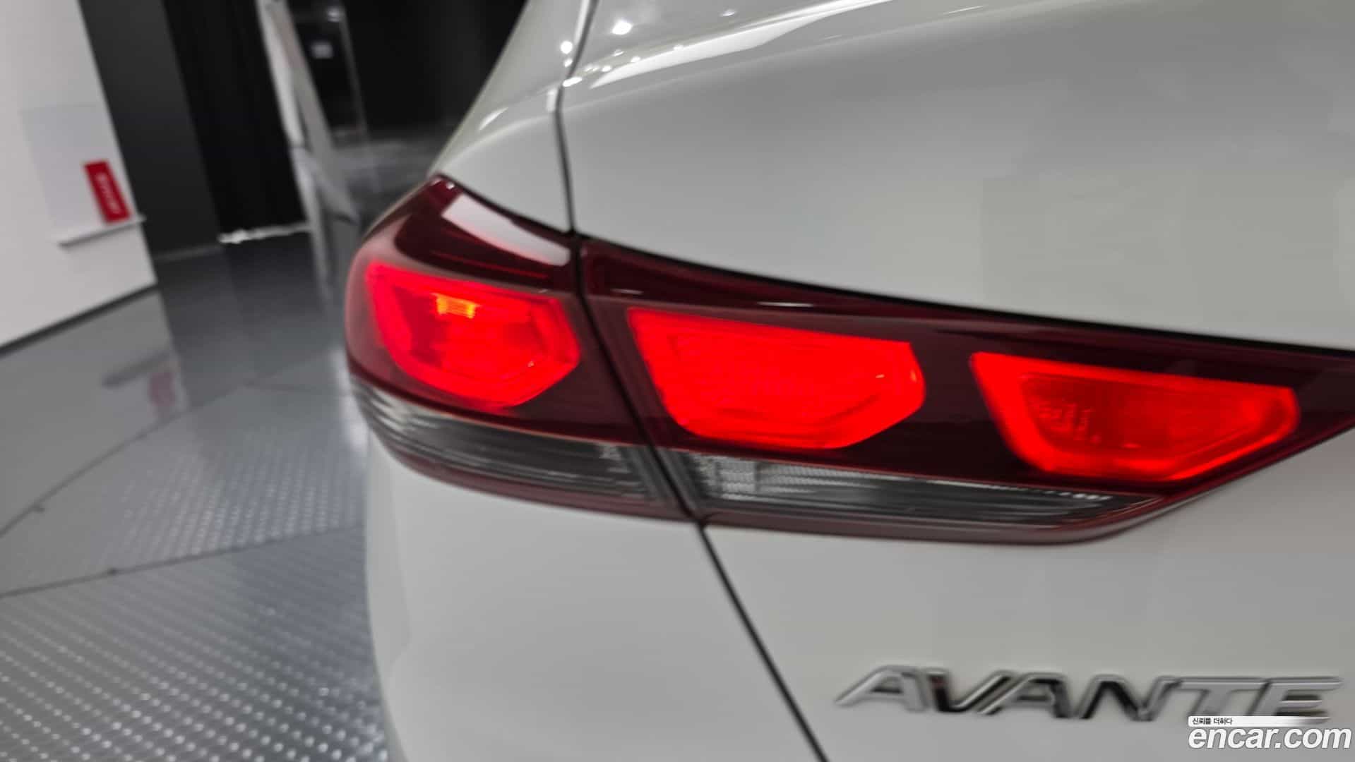 AVANTE Hyundai 2017.7-OUTER-033