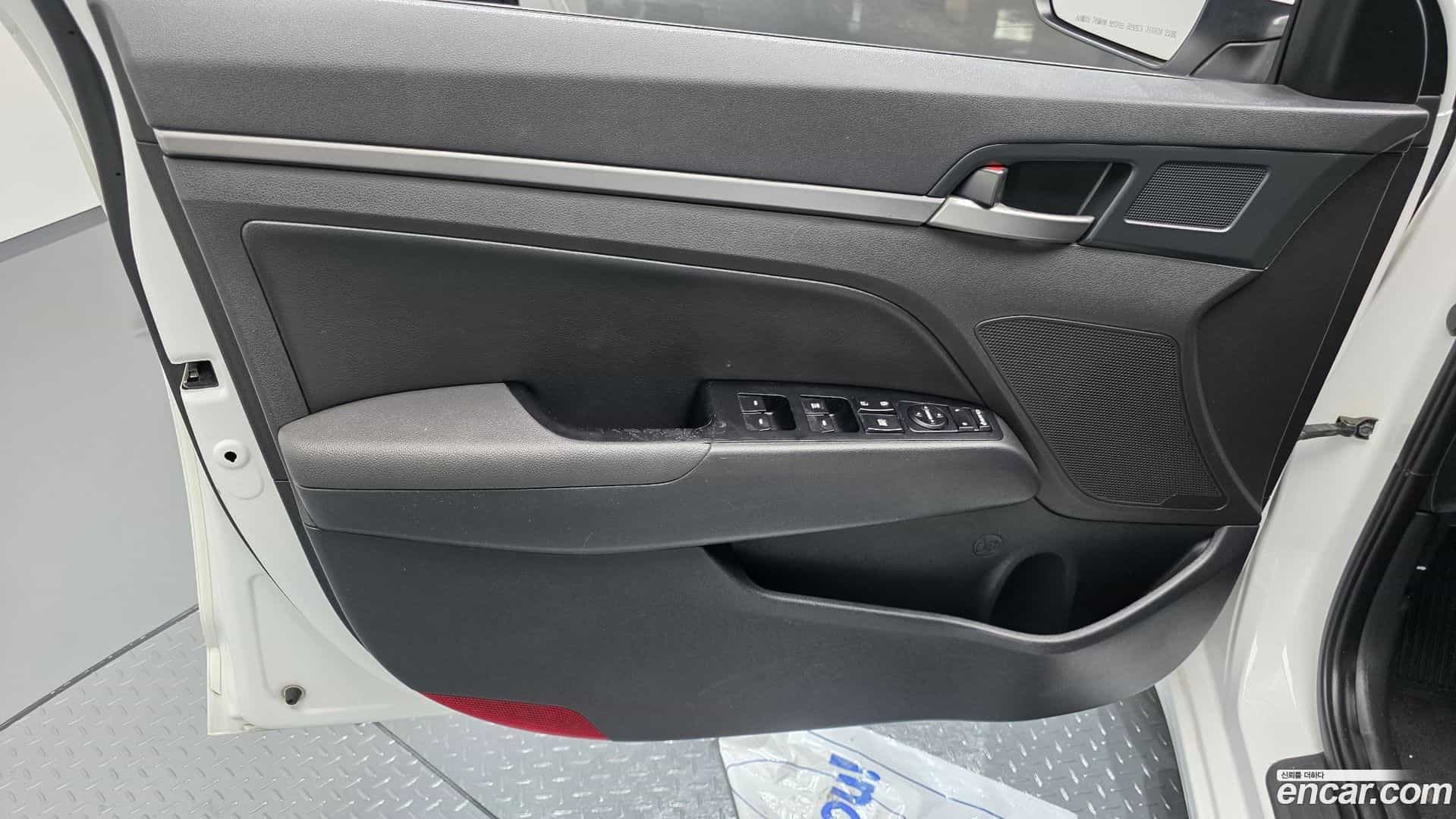 AVANTE Hyundai 2017.7-INNER-034