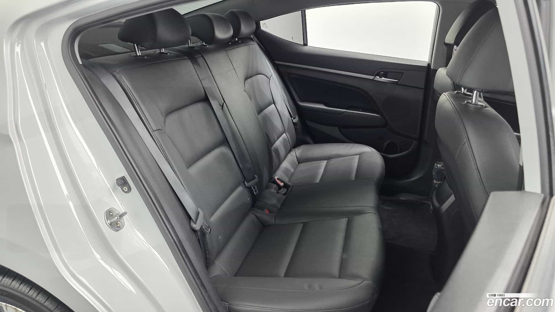 AVANTE Hyundai 2017.7-INNER-036
