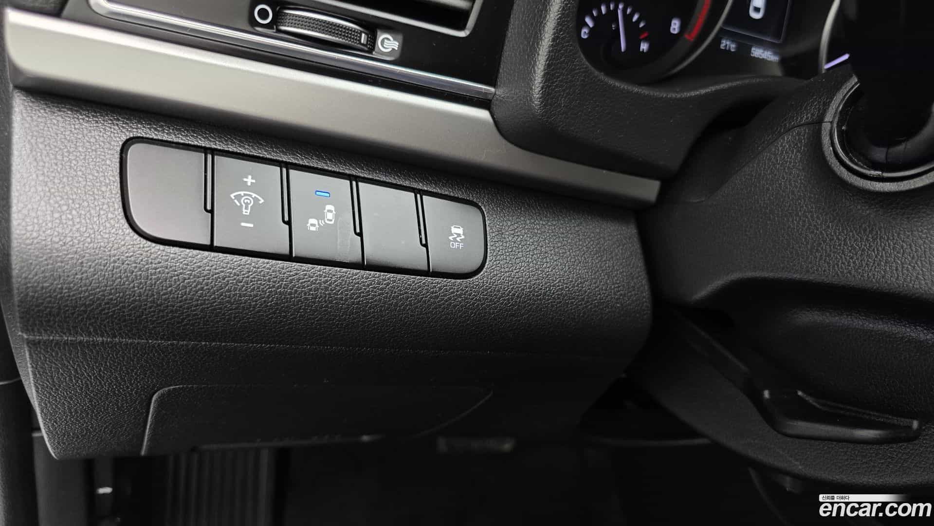 AVANTE Hyundai 2017.7-OPTION-040