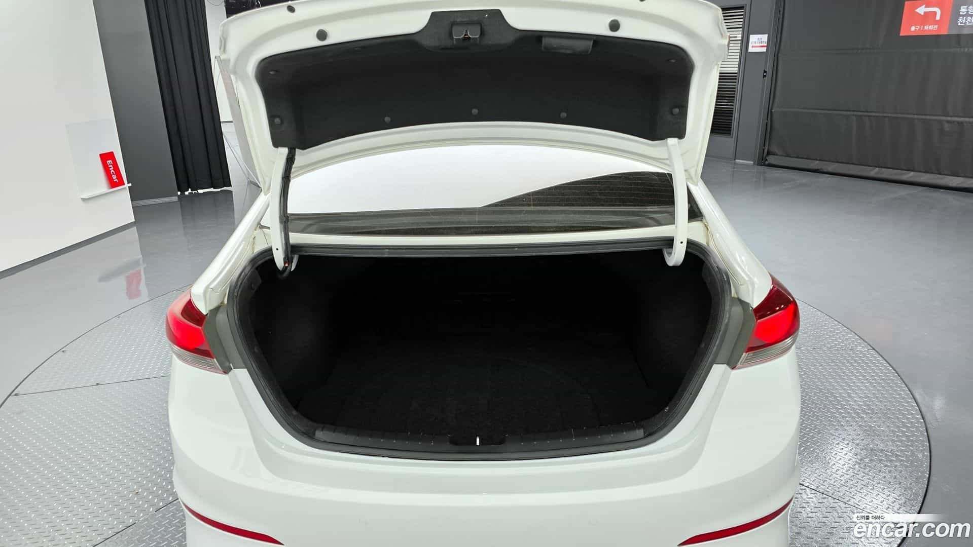 AVANTE Hyundai 2017.7-OPTION-047