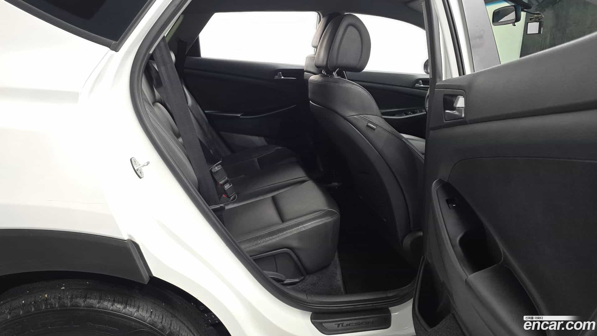 Tucson Hyundai 2017.6-OPTION-016