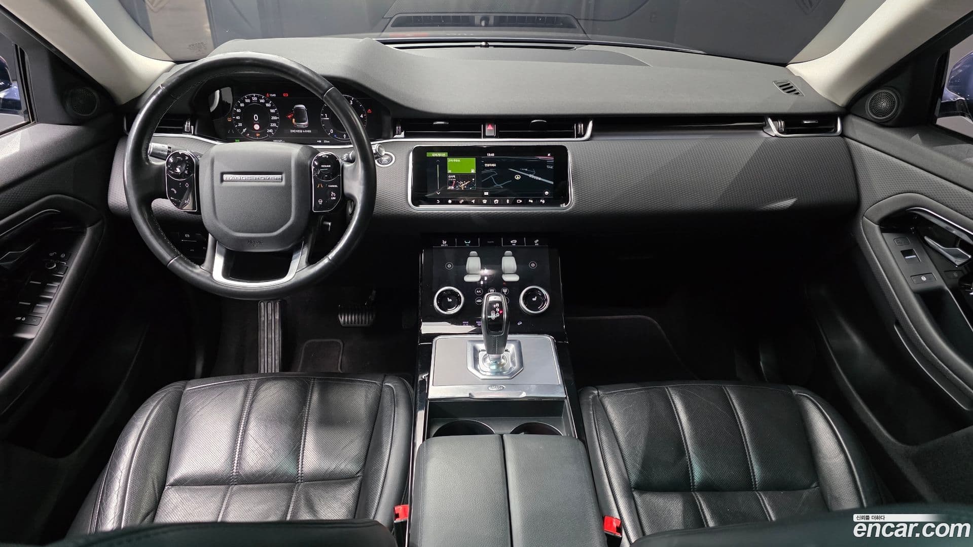 Main__Slider__Photo:Range Rover Evoque Land Rover 2020.5-6