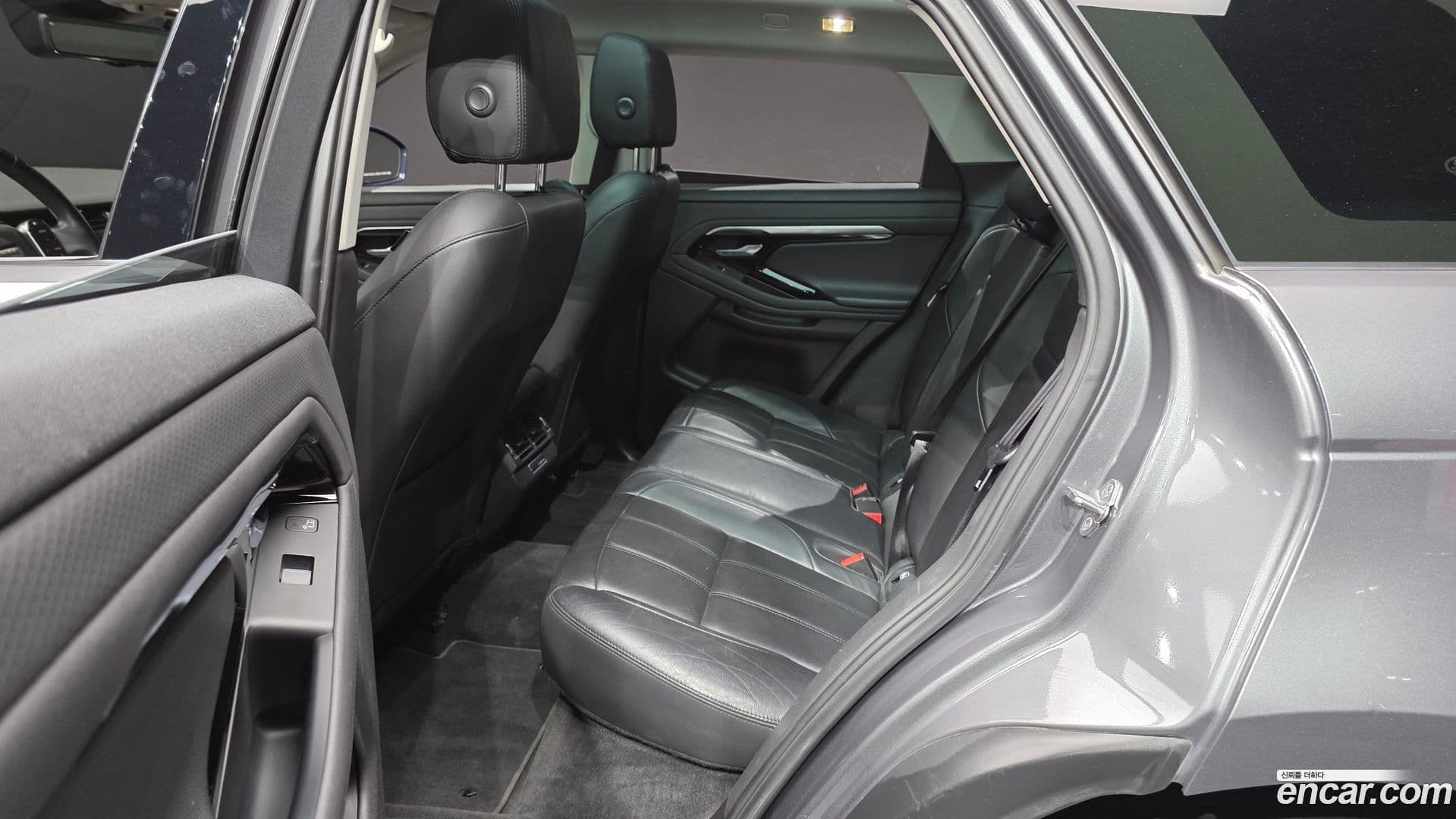 Main__Slider__Photo:Range Rover Evoque Land Rover 2020.5-11