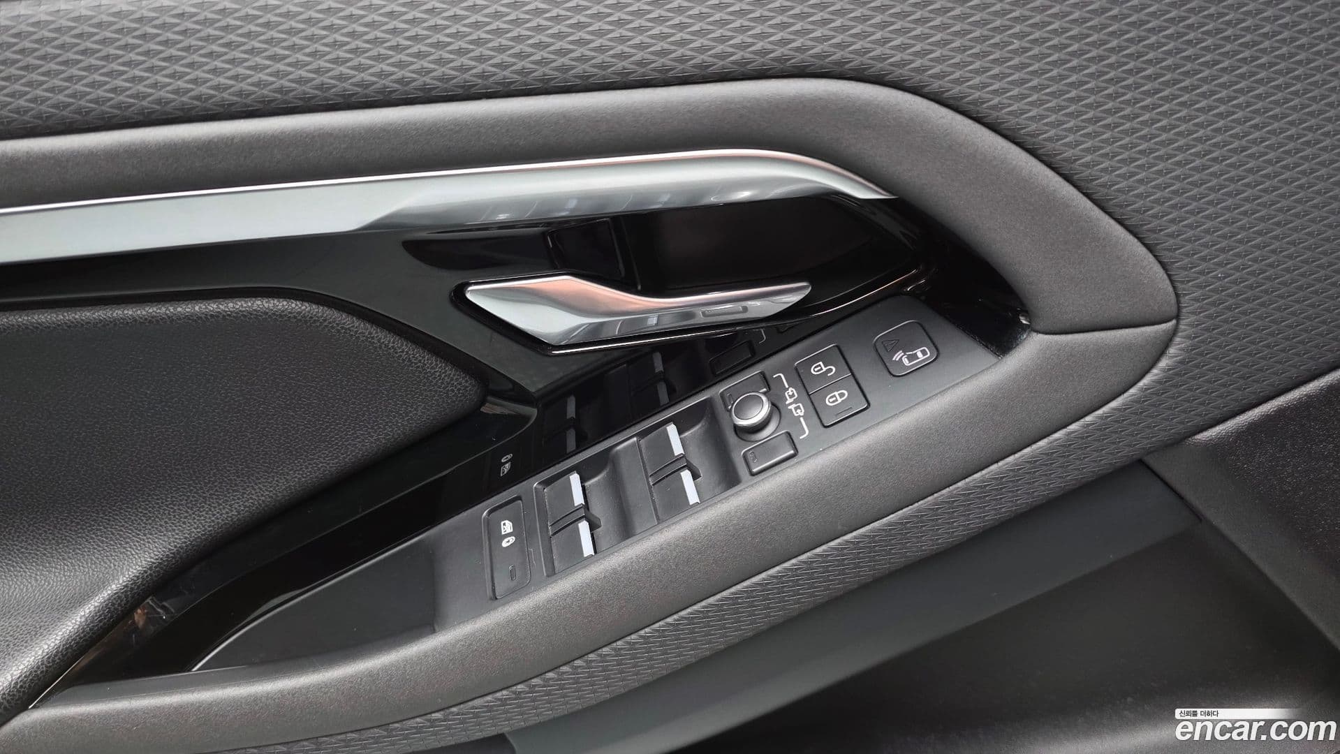 Main__Slider__Photo:Range Rover Evoque Land Rover 2020.5-17