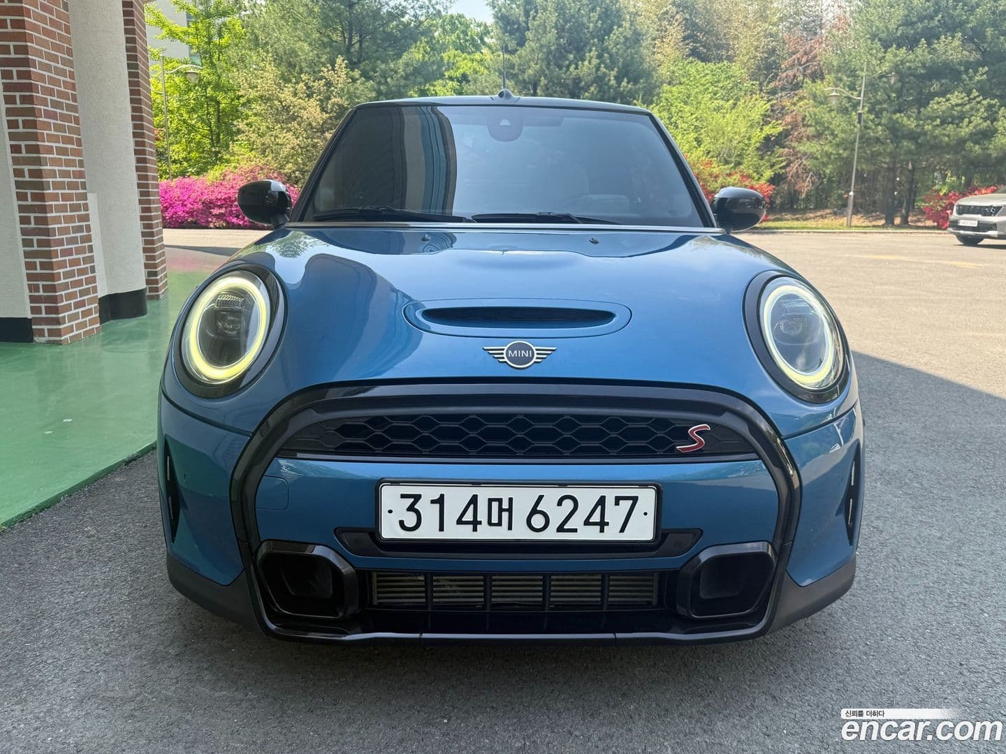 Main__Slider__Photo:Cooper Convertible Mini 2023.2-0