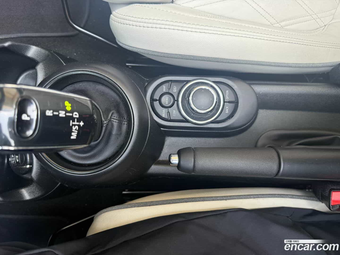 Cooper Convertible Mini 2023.2-INNER-009