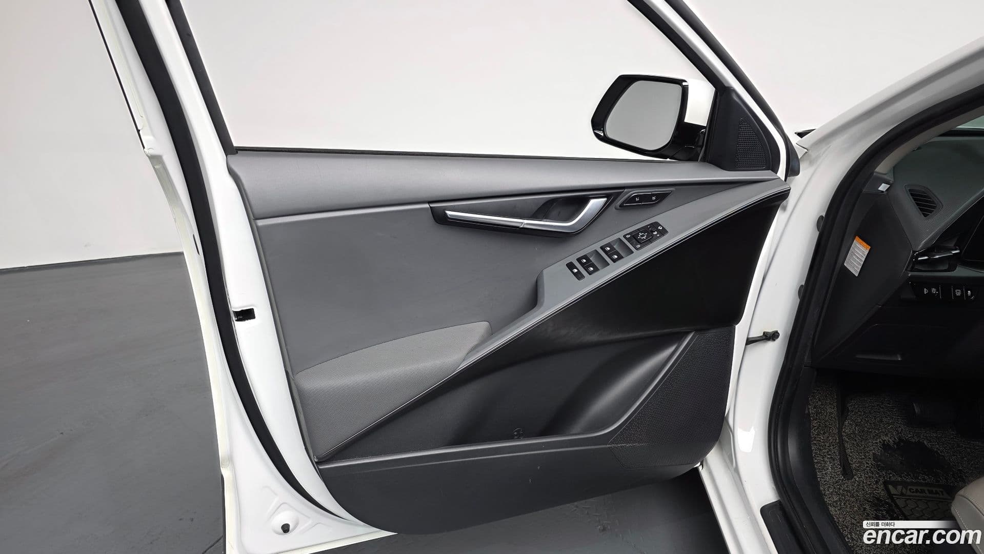 Main__Slider__Photo:Niro Kia 2022.6-23