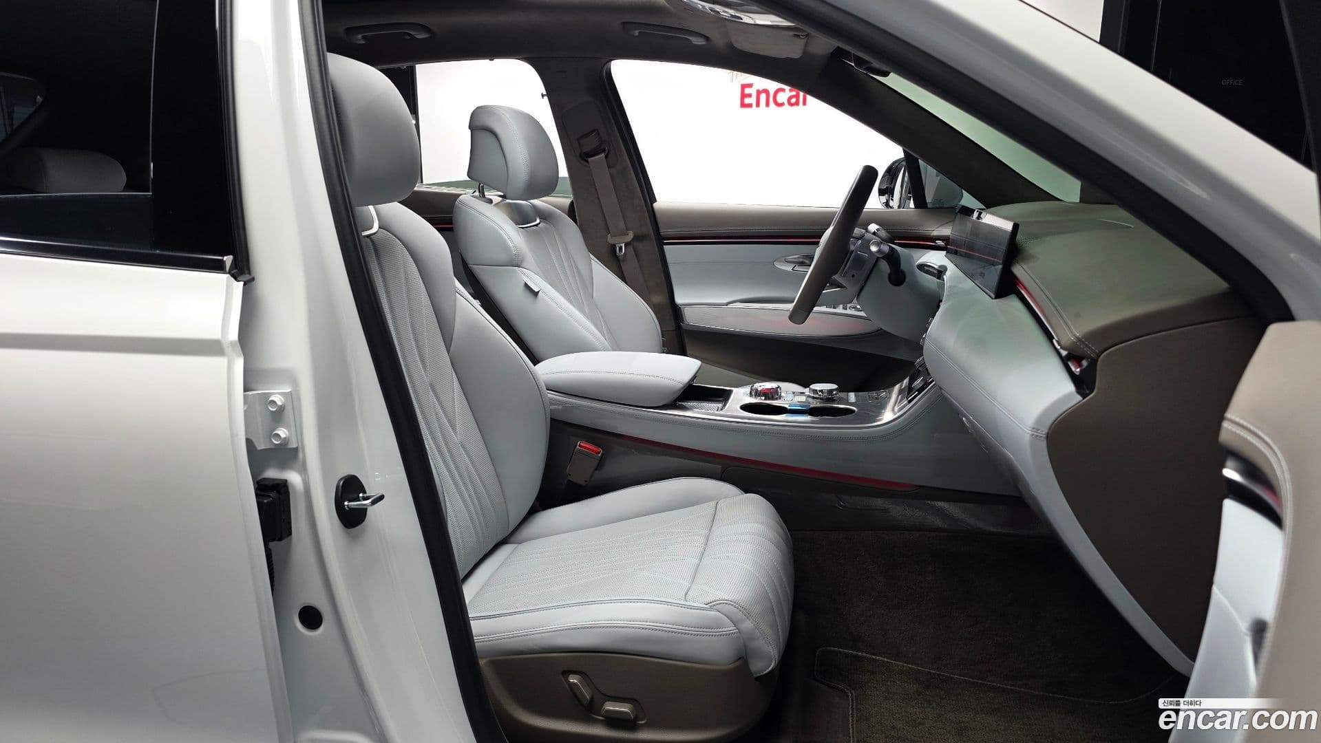 Main__Slider__Photo:GV70 Genesis 2025.6-10
