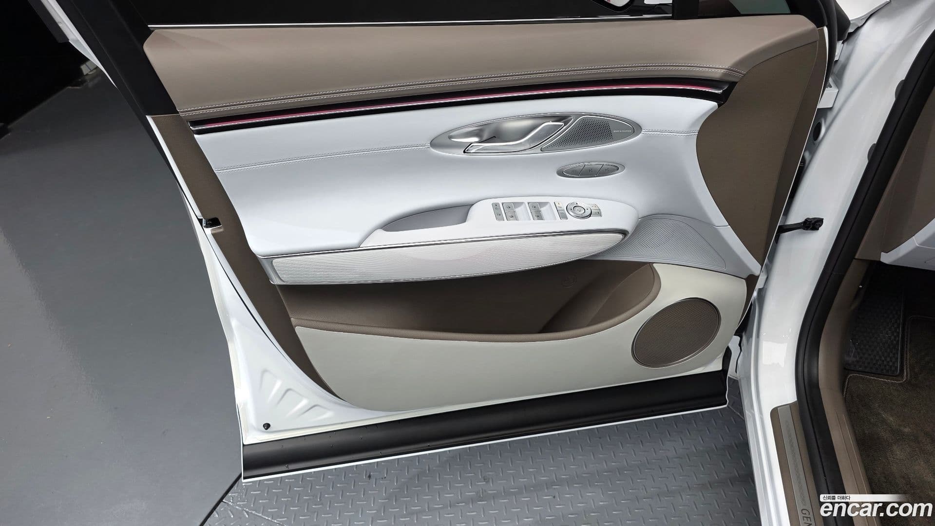 Main__Slider__Photo:GV70 Genesis 2025.6-23
