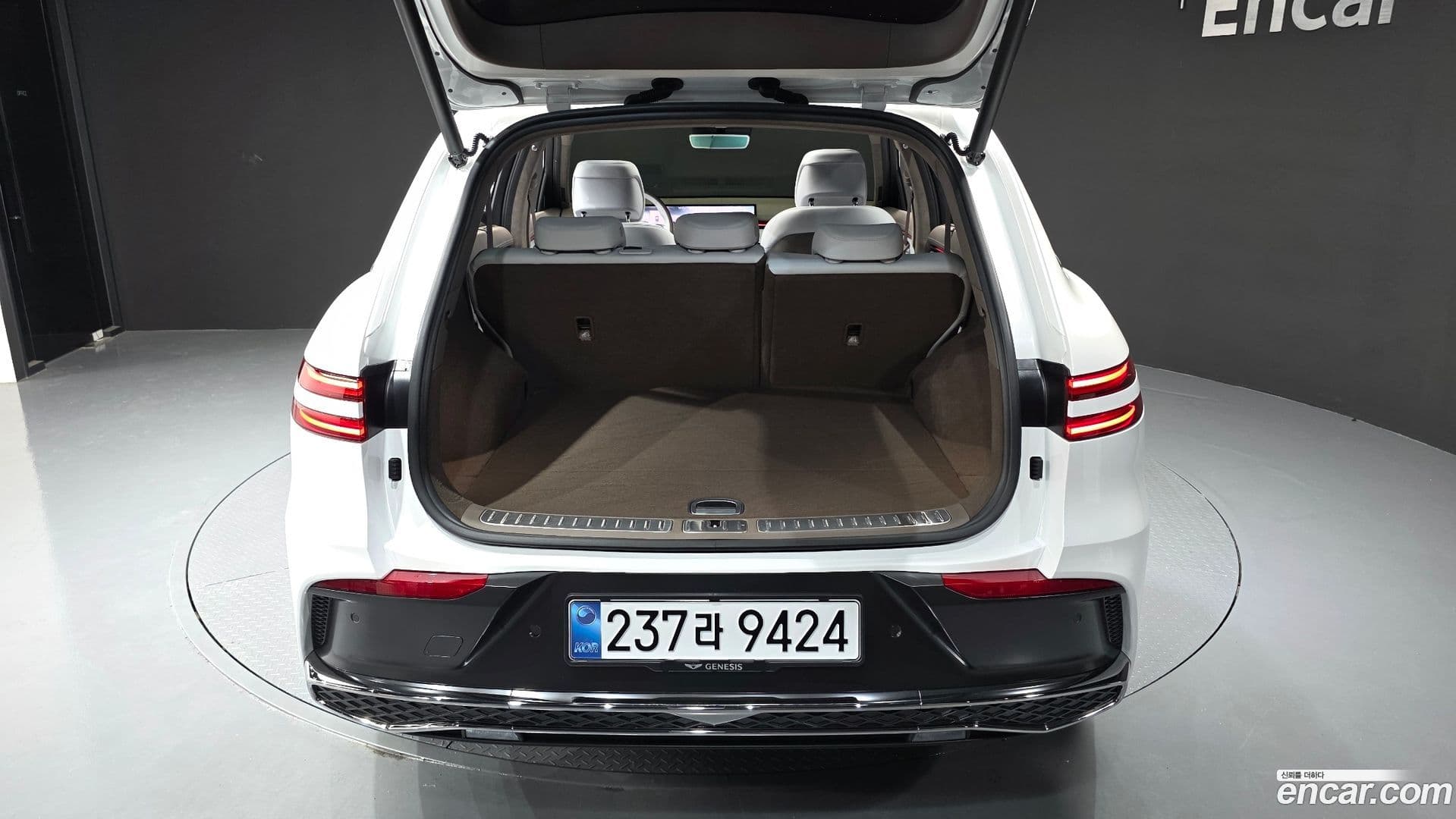 Main__Slider__Photo:GV70 Genesis 2025.6-32